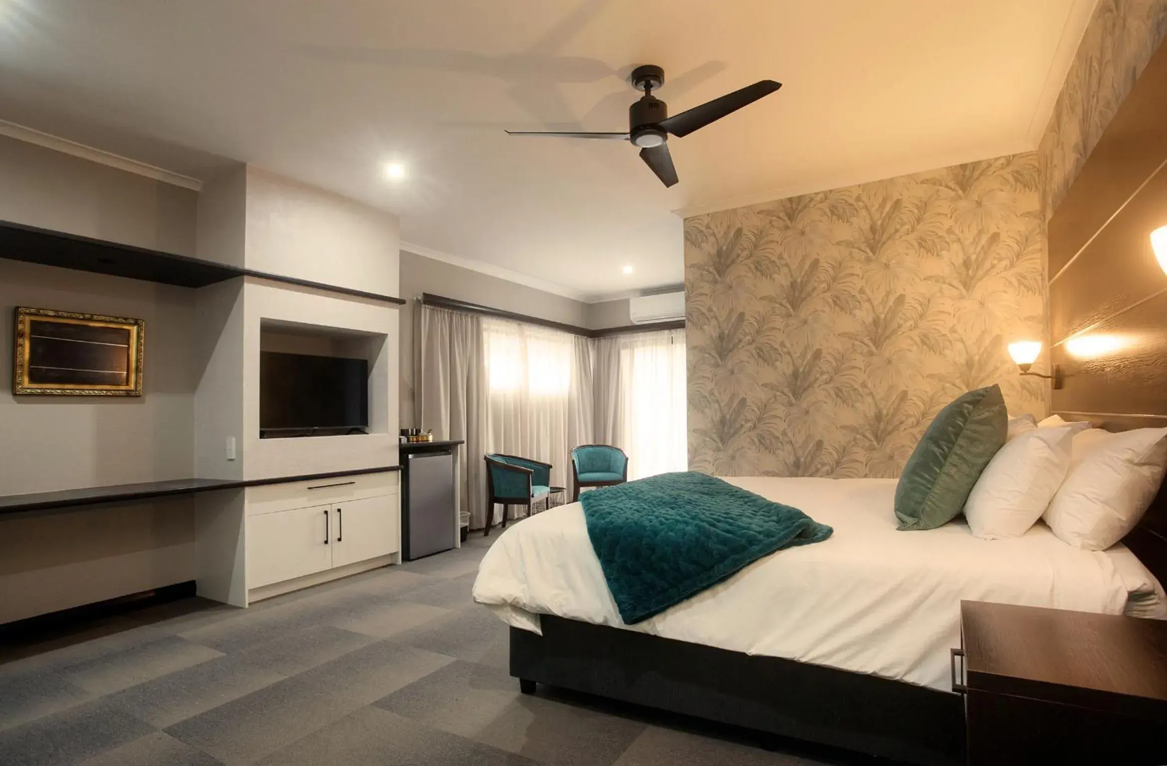TV and multimedia, Bed in The Hub Boutique Hotel