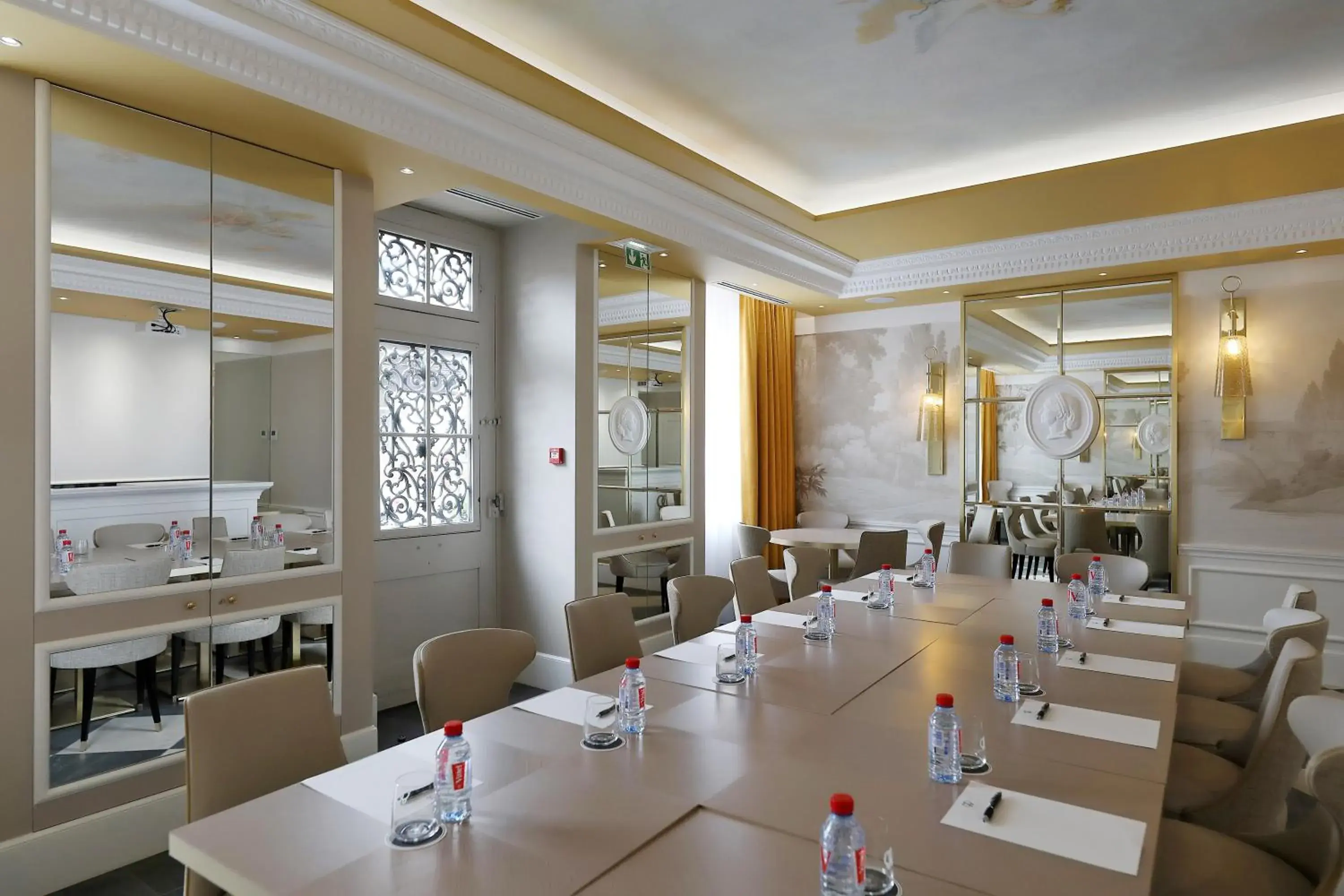 Meeting/conference room in Hôtel Alchimy