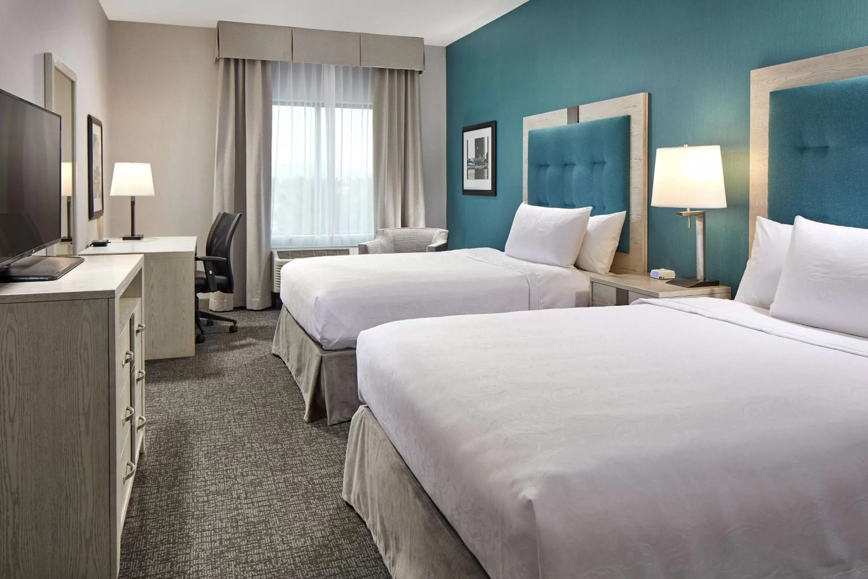 One Bedroom Queen Suite with Two Queen Beds – Mobility/Hearing Accessible Bathtub in Homewood Suites By Hilton Long Beach Airport
