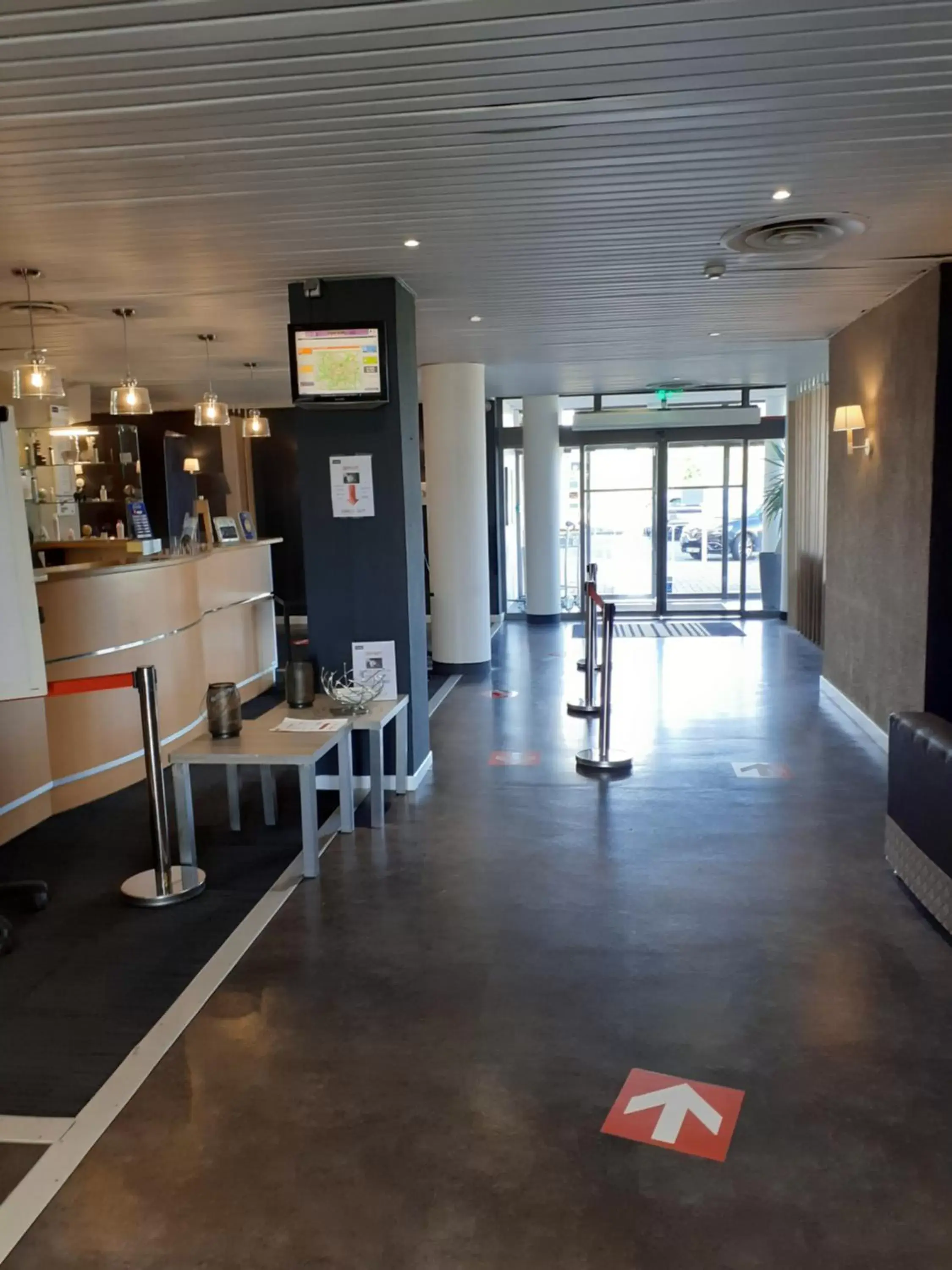 Lobby or reception, Fitness Center/Facilities in Kyriad Hôtel Orly Aéroport - Athis Mons