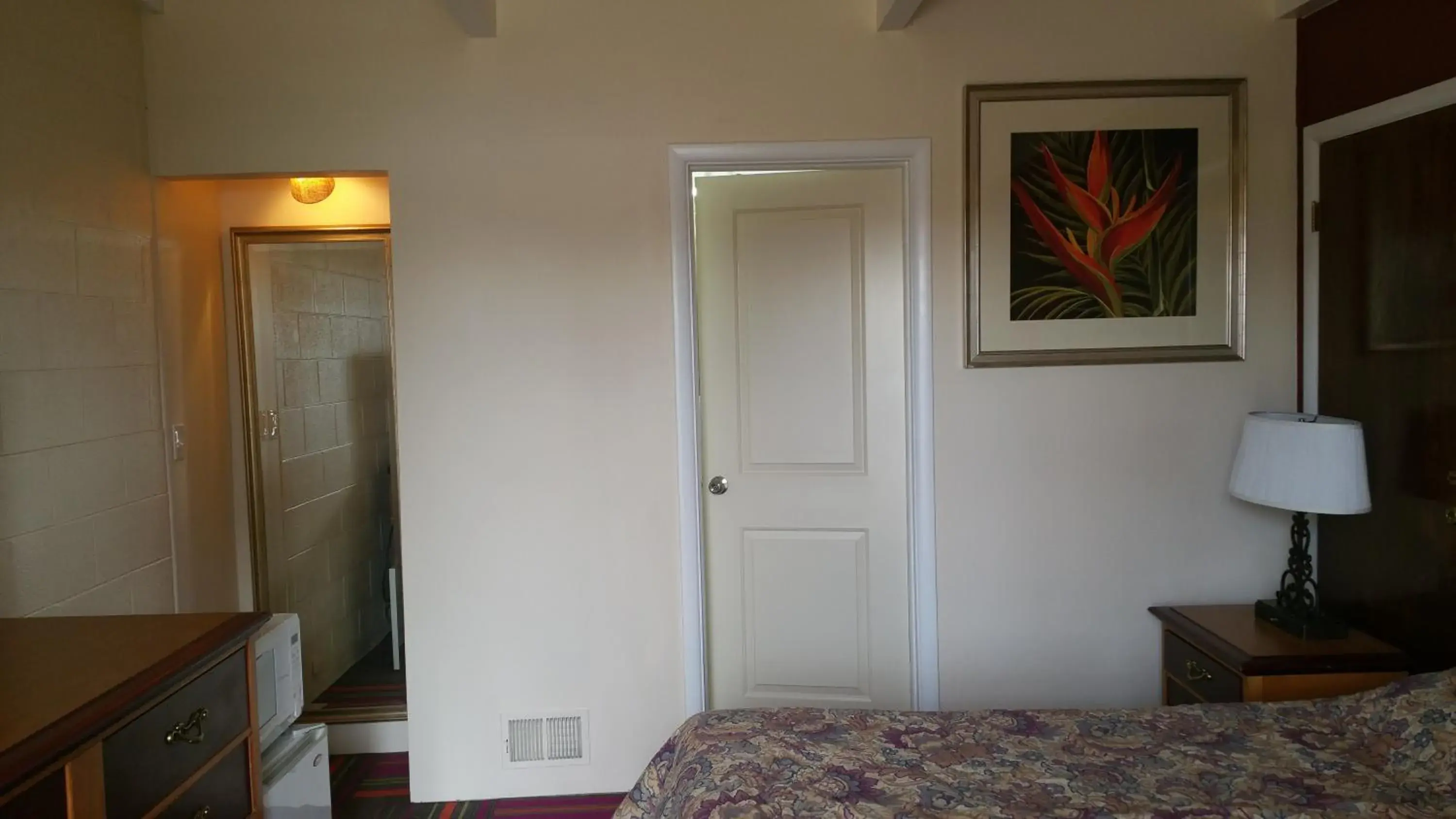 Standard Queen Room in Thunder Bird Motel Standard Queen Room in Thunder Bird Motel