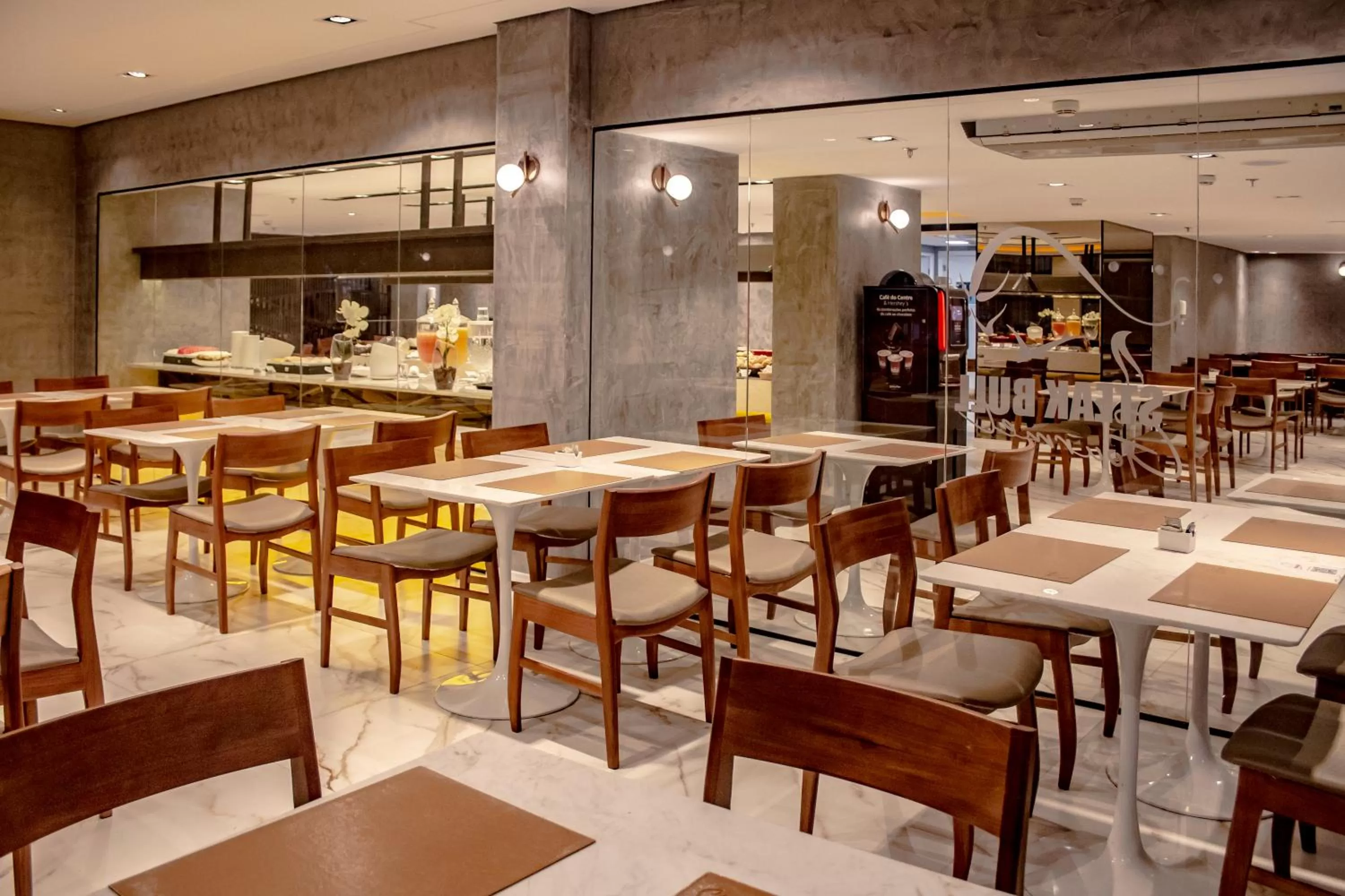 Restaurant/places to eat in Lets Idea Brasília Hotel