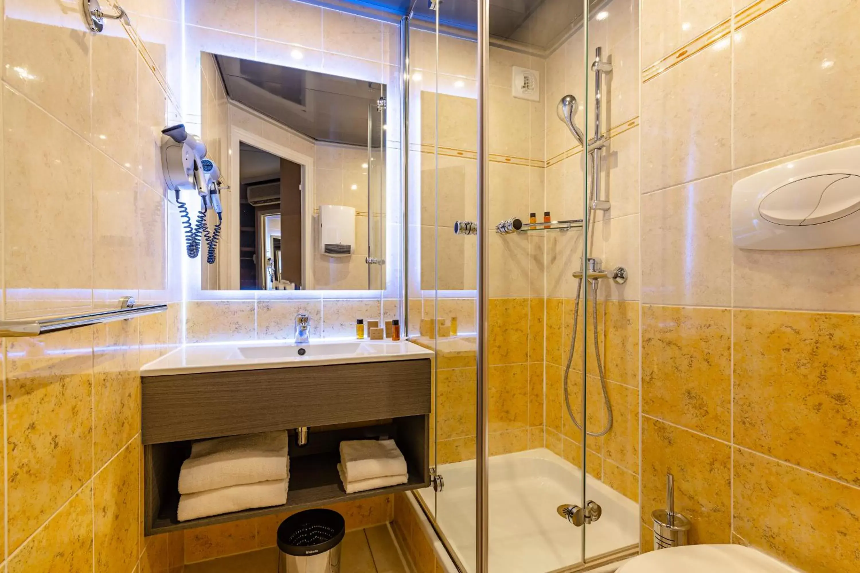 Shower, Bathroom in Hotel Residence Europe & Spa