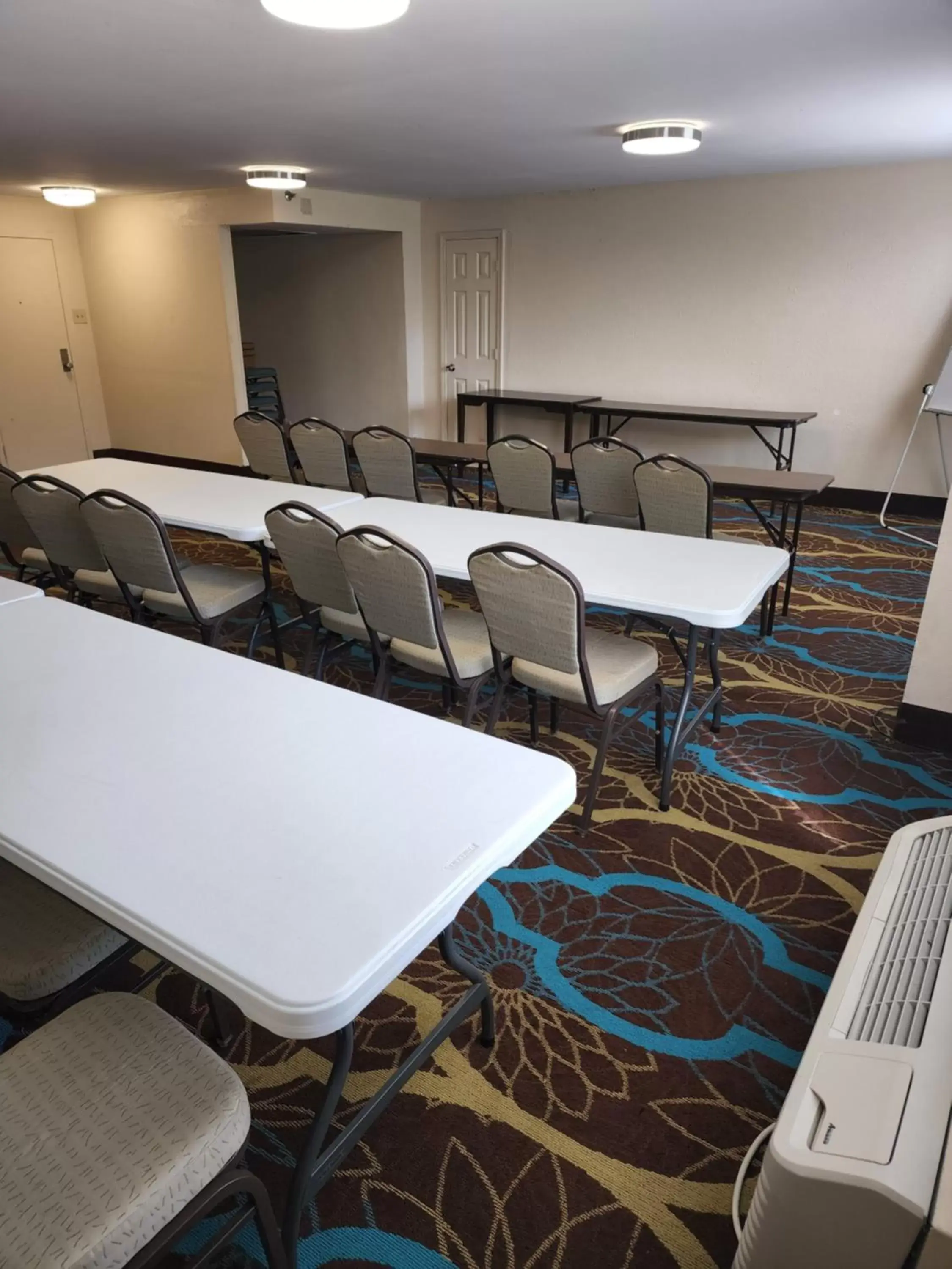 Meeting/conference room in Red Roof Inn Knoxville Central – Papermill Road