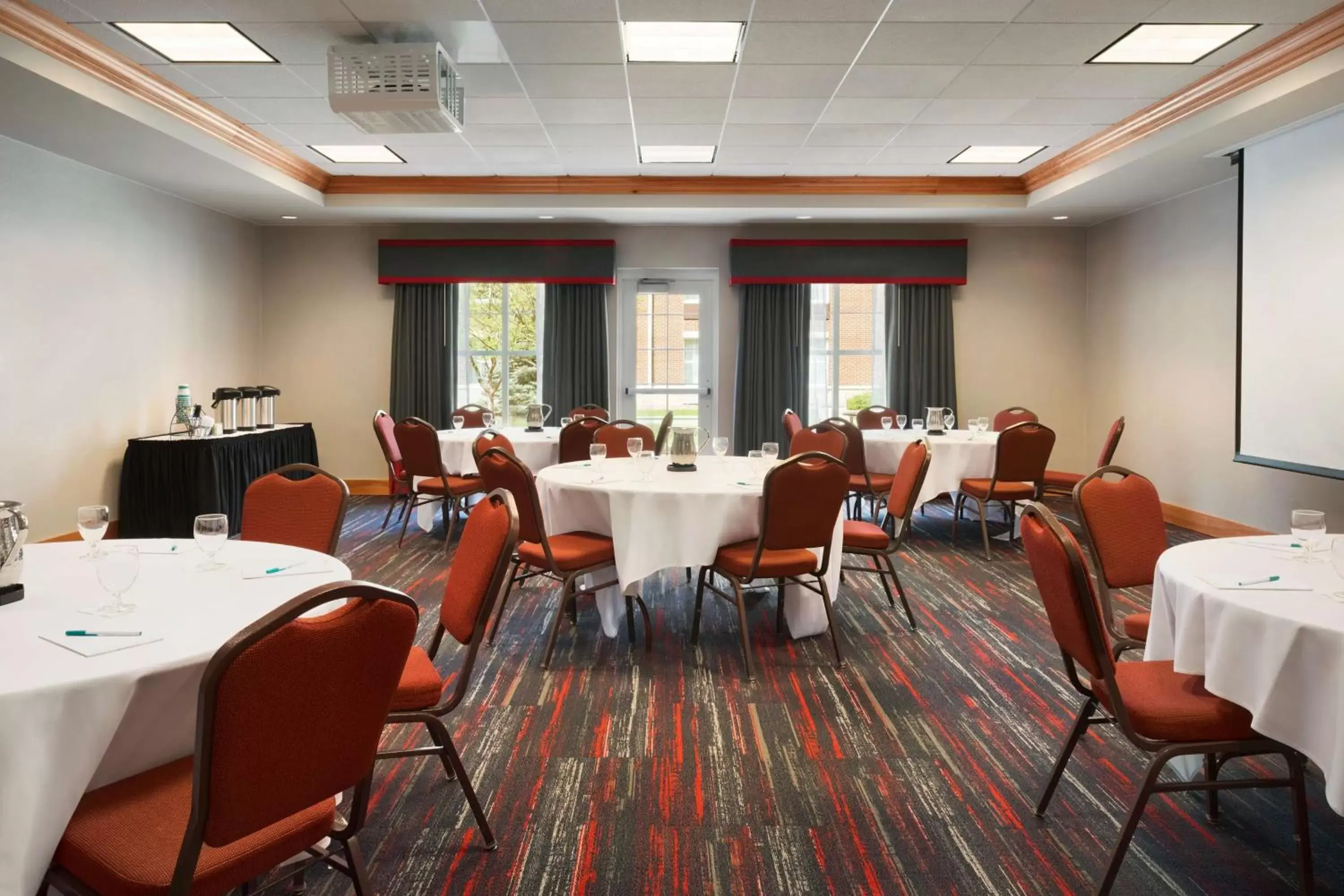 Meeting/conference room, Restaurant/Places to Eat in Homewood Suites by Hilton Madison West