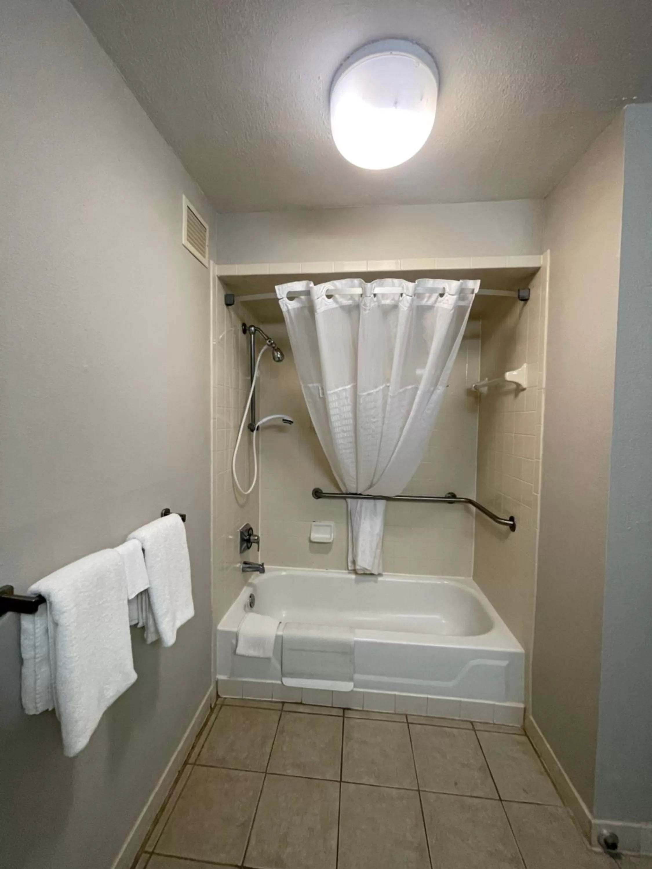 Shower in Days Inn by Wyndham Lake Park/Valdosta