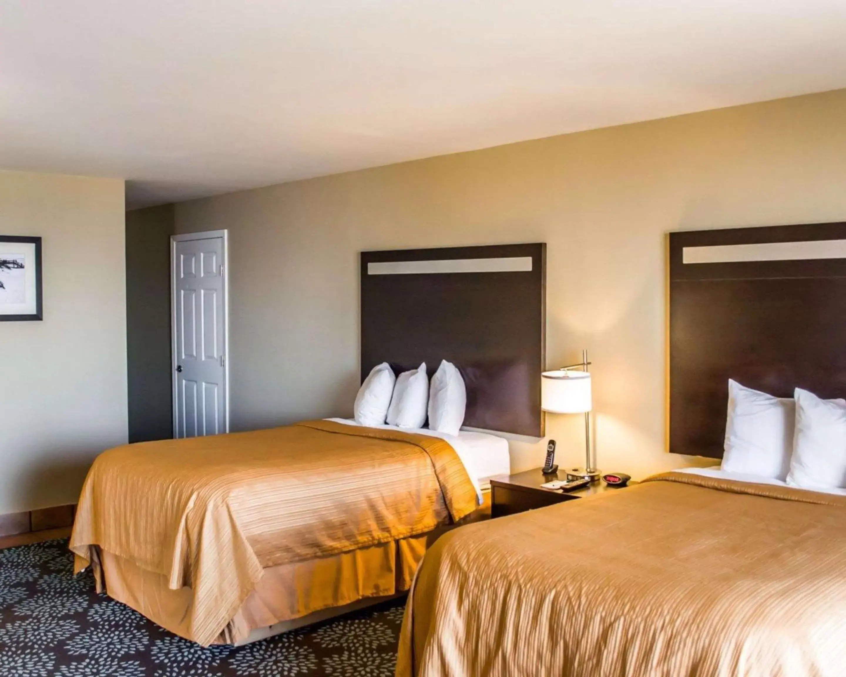 Photo of the whole room, Bed in Quality Inn & Suites on the Bay near Pensacola Beach