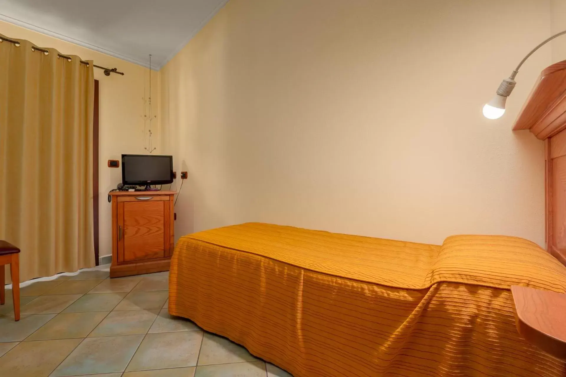 Photo of the whole room, Bed in Il Nuovo Gabbiano