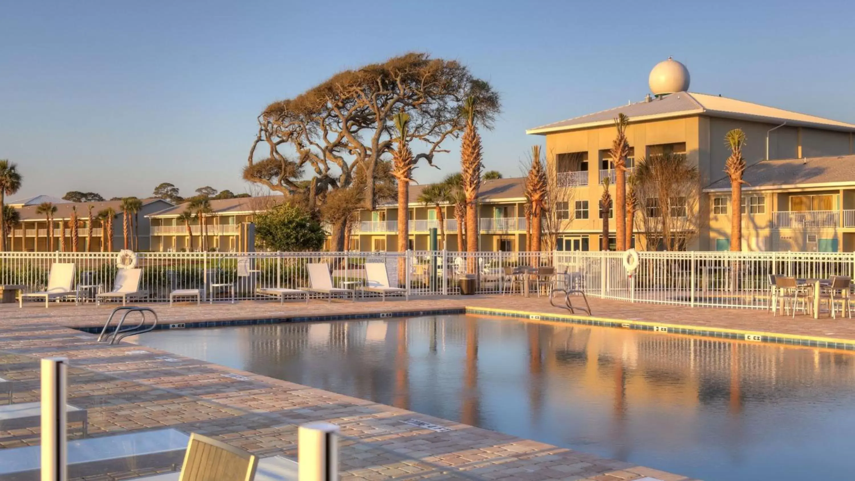 Pool view, Property Building in Holiday Inn Resort Jekyll Island, an IHG Hotel