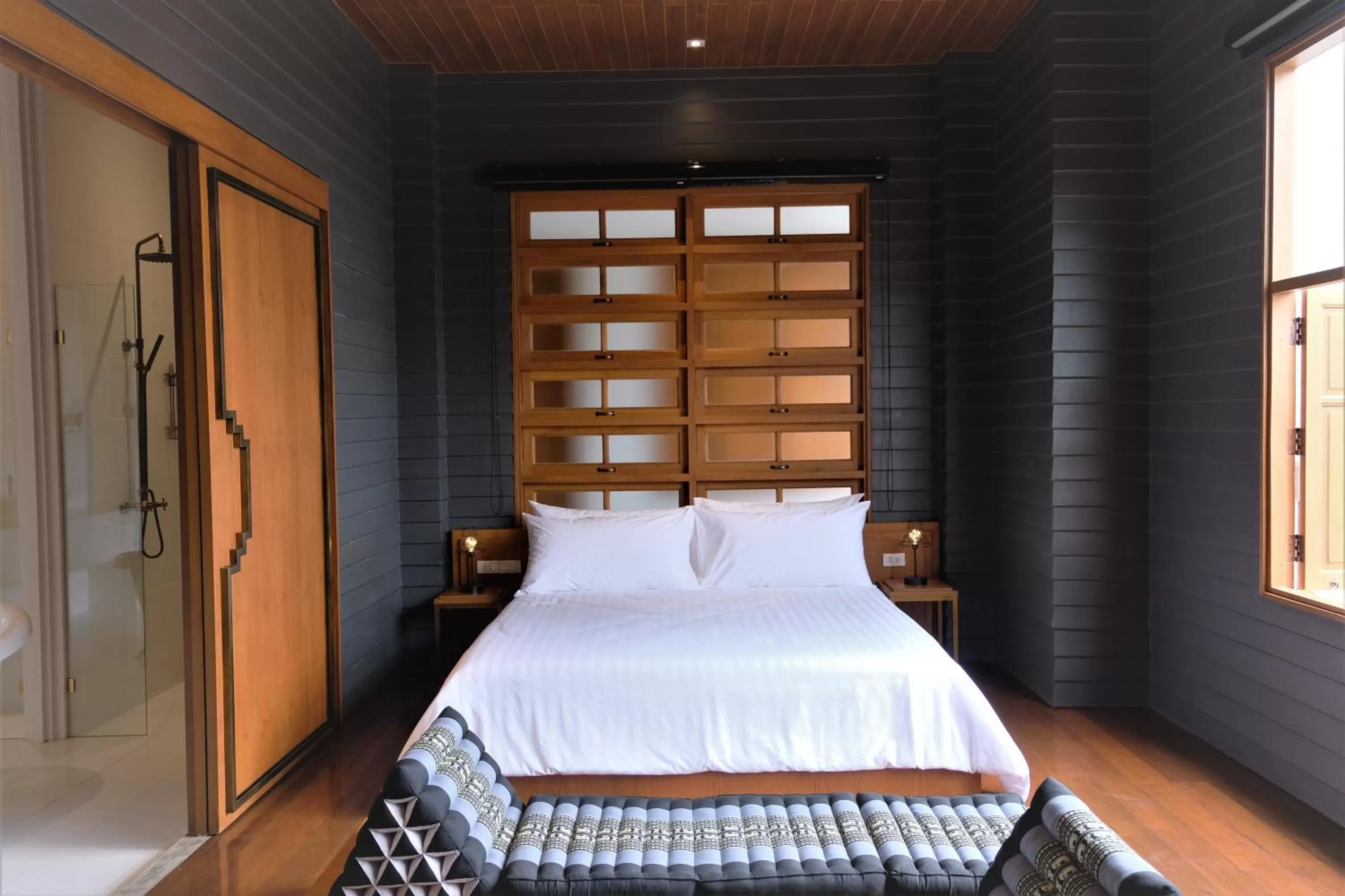 Bed in Vali Villa Bangkok