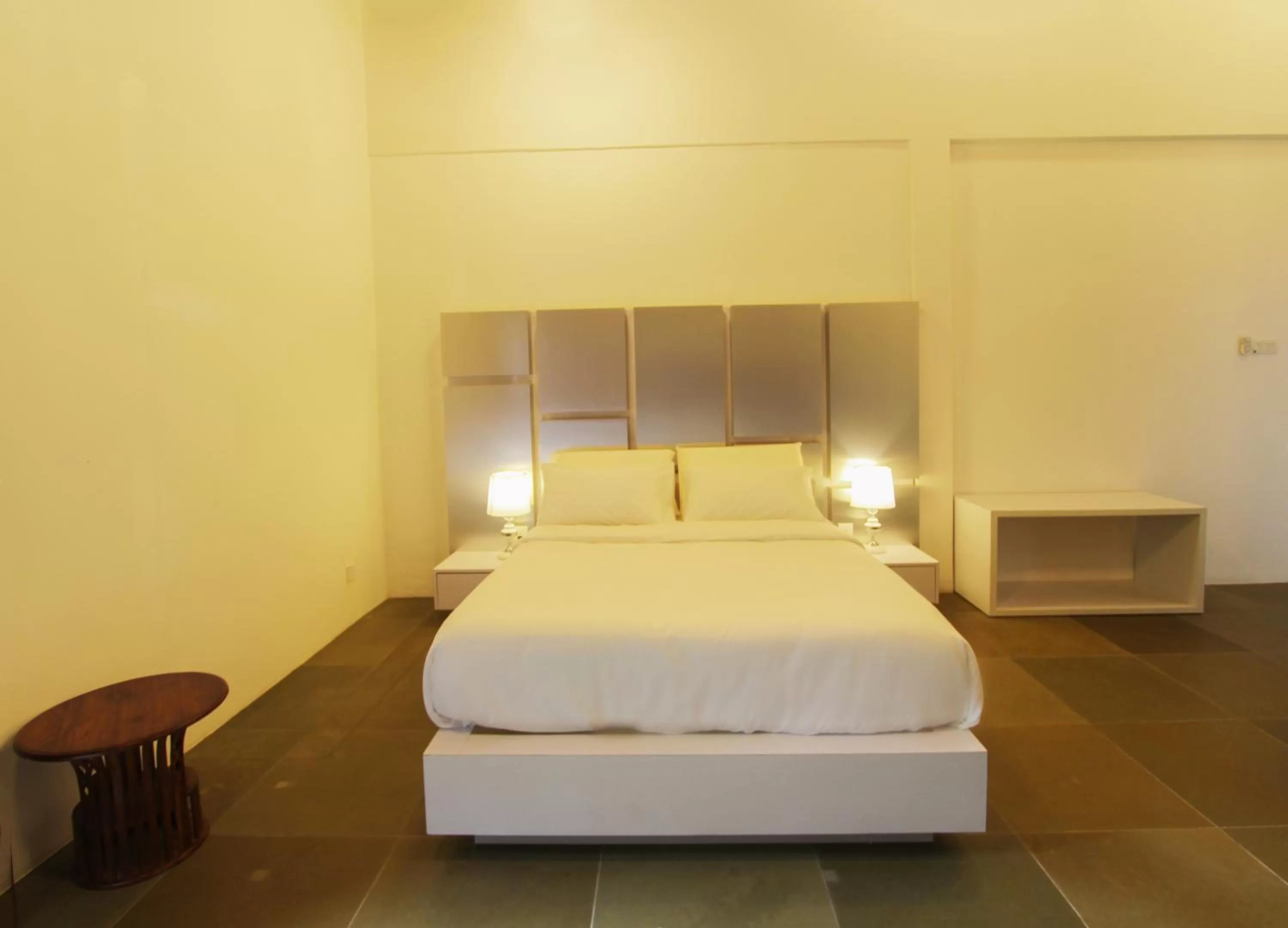 Photo of the whole room, Bed in Harmony Valley Retreat