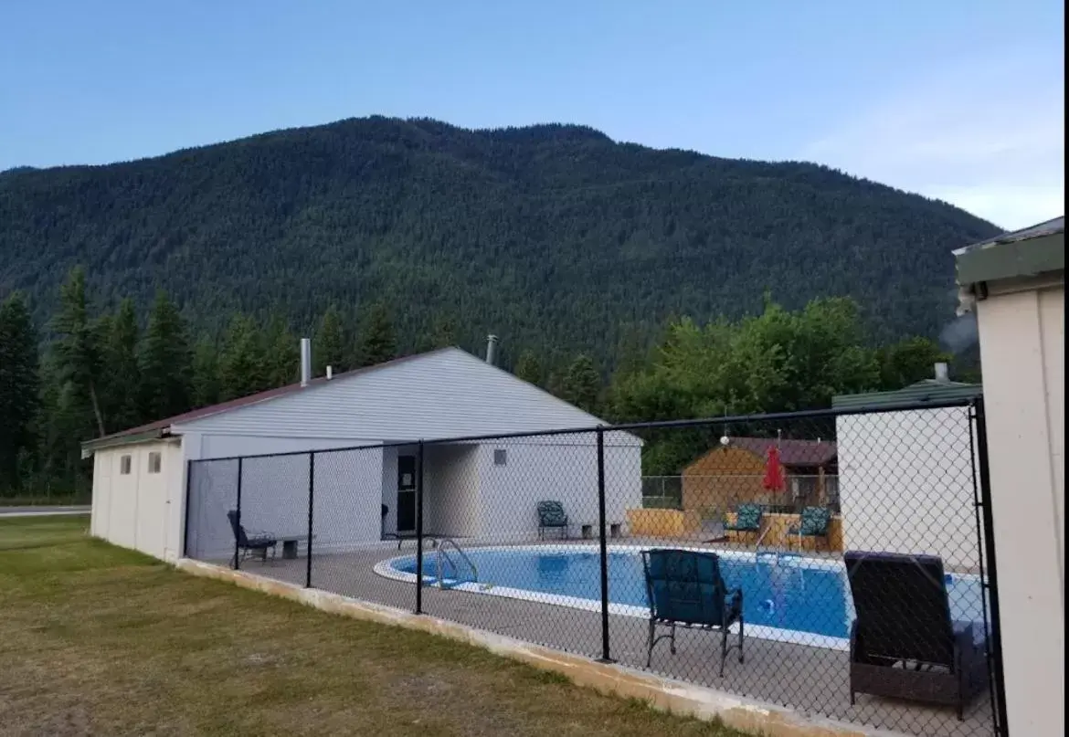 , Swimming Pool in Beargrass Lodging & RV Resort