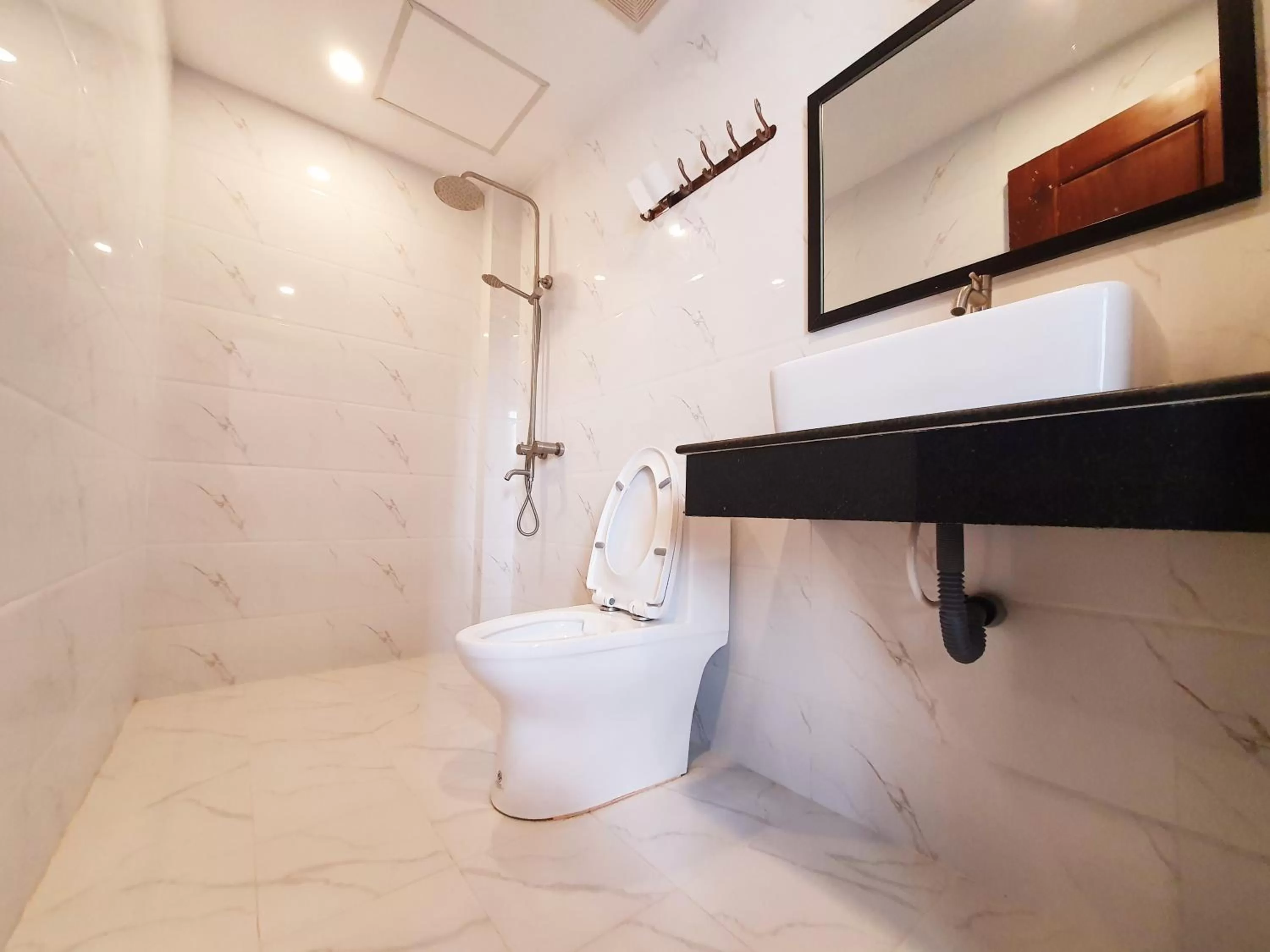 Bathroom in Long Night Siem Reap Hotel