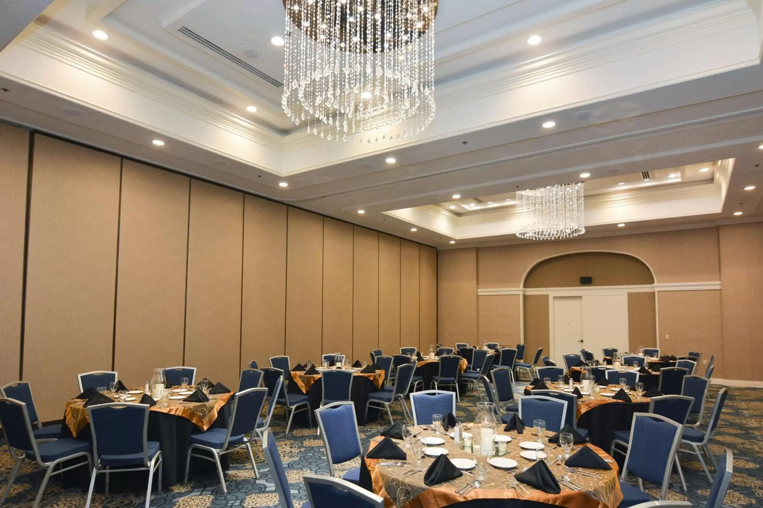 Meeting/conference room, Restaurant/Places to Eat in Hilton Palm Beach Airport