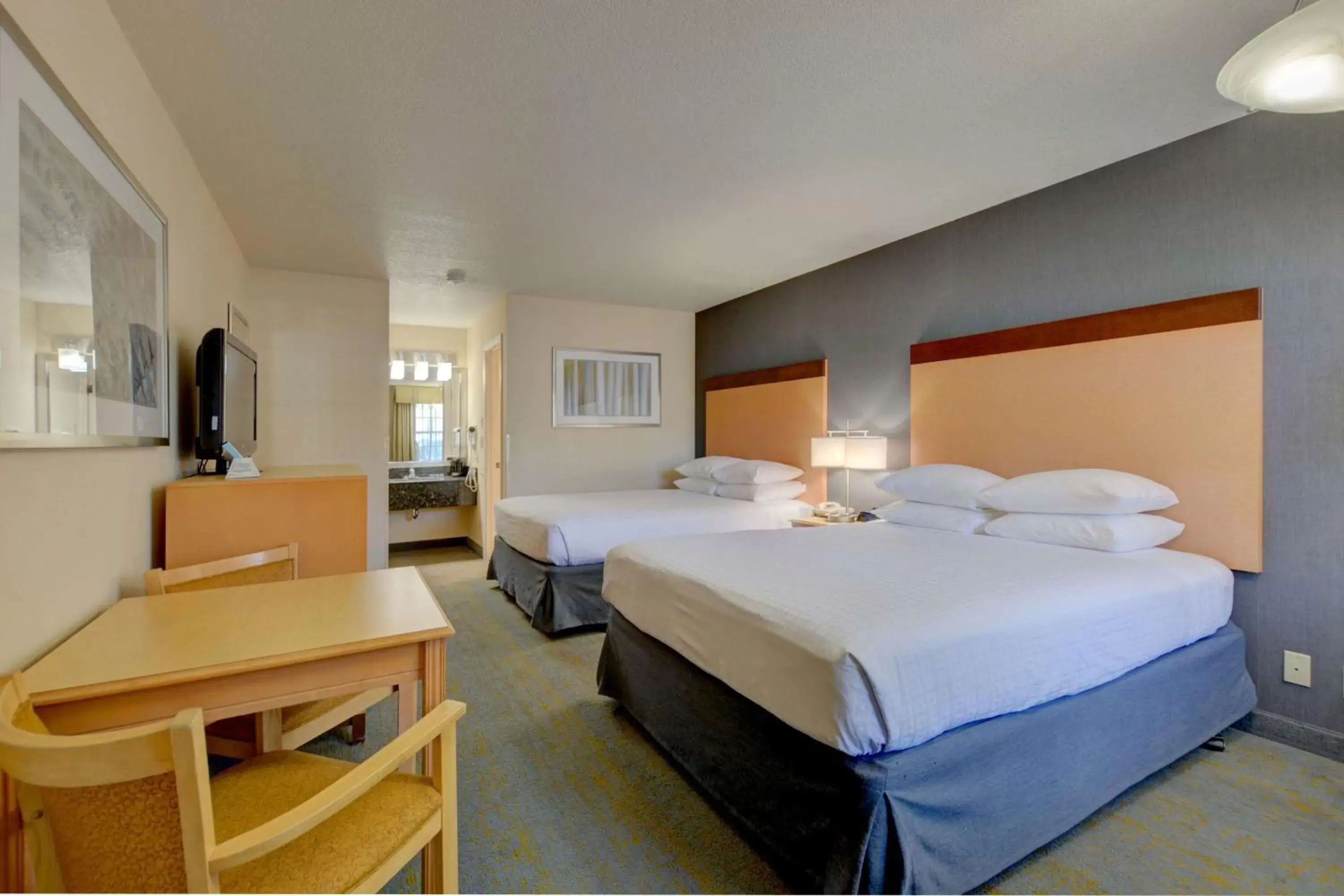 Photo of the whole room, Bed in Best Western Horizon Inn