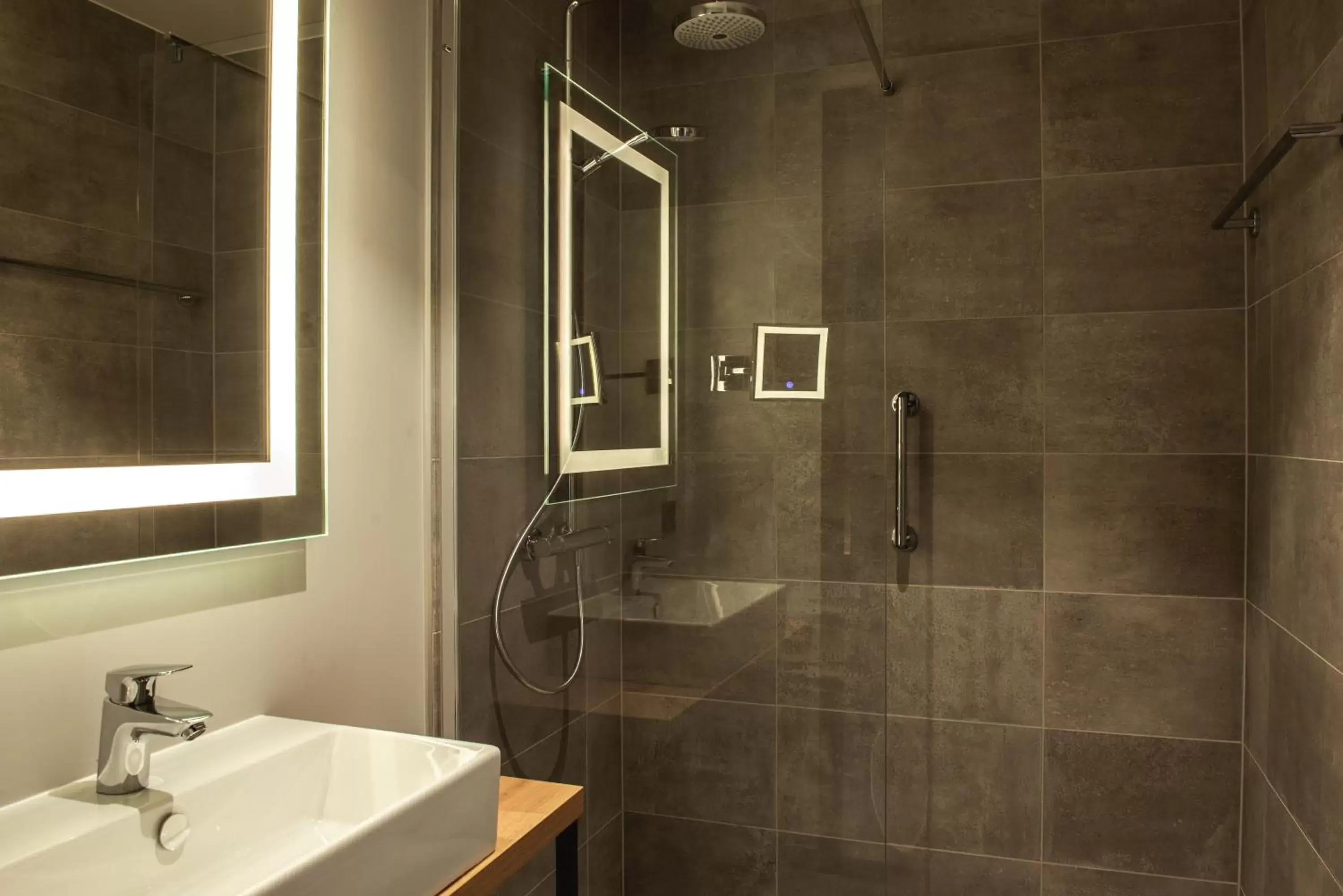 Bathroom in Radisson Hotel Liege City Centre