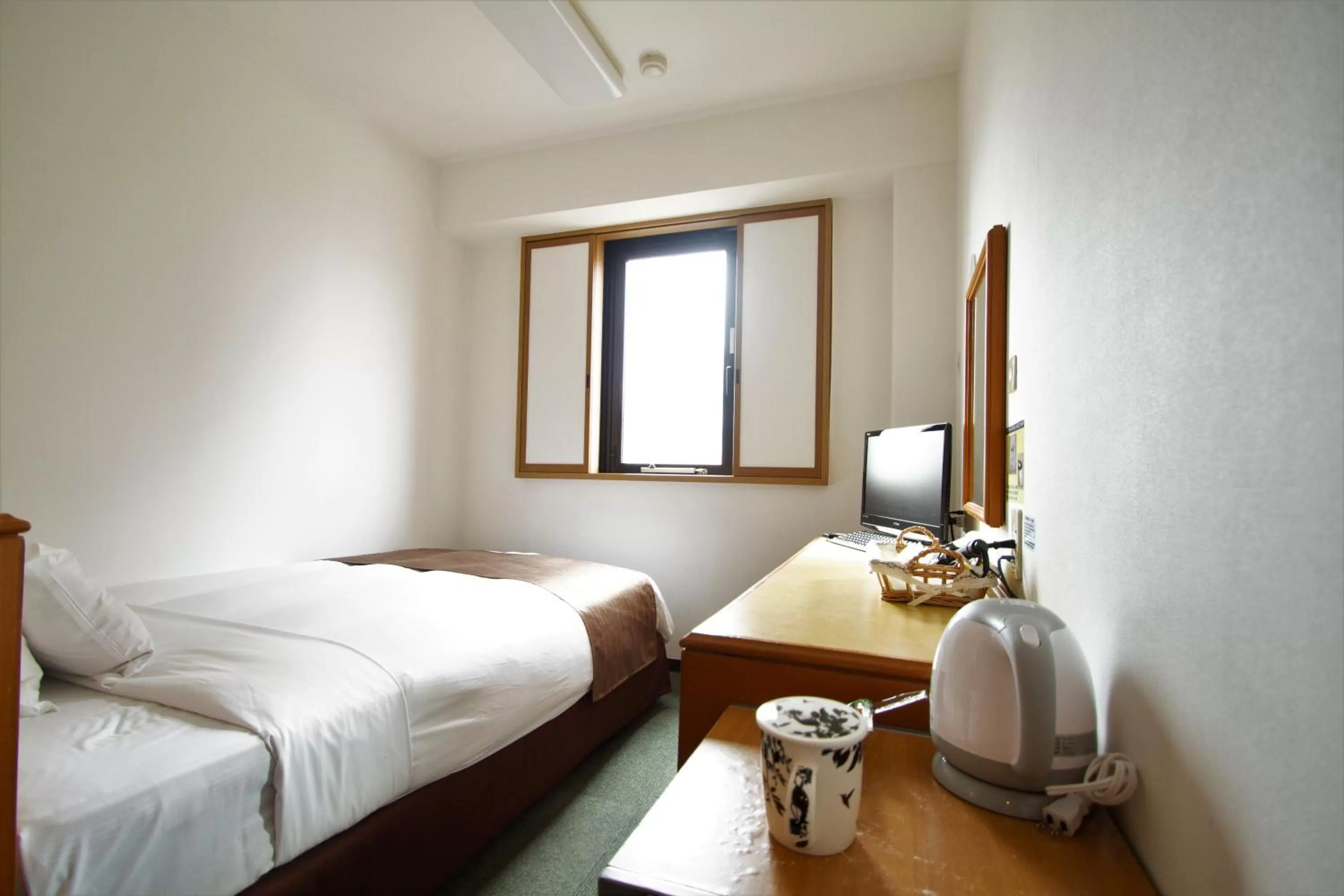 Photo of the whole room, Bed in 3s HOTEL HIRATSUKA