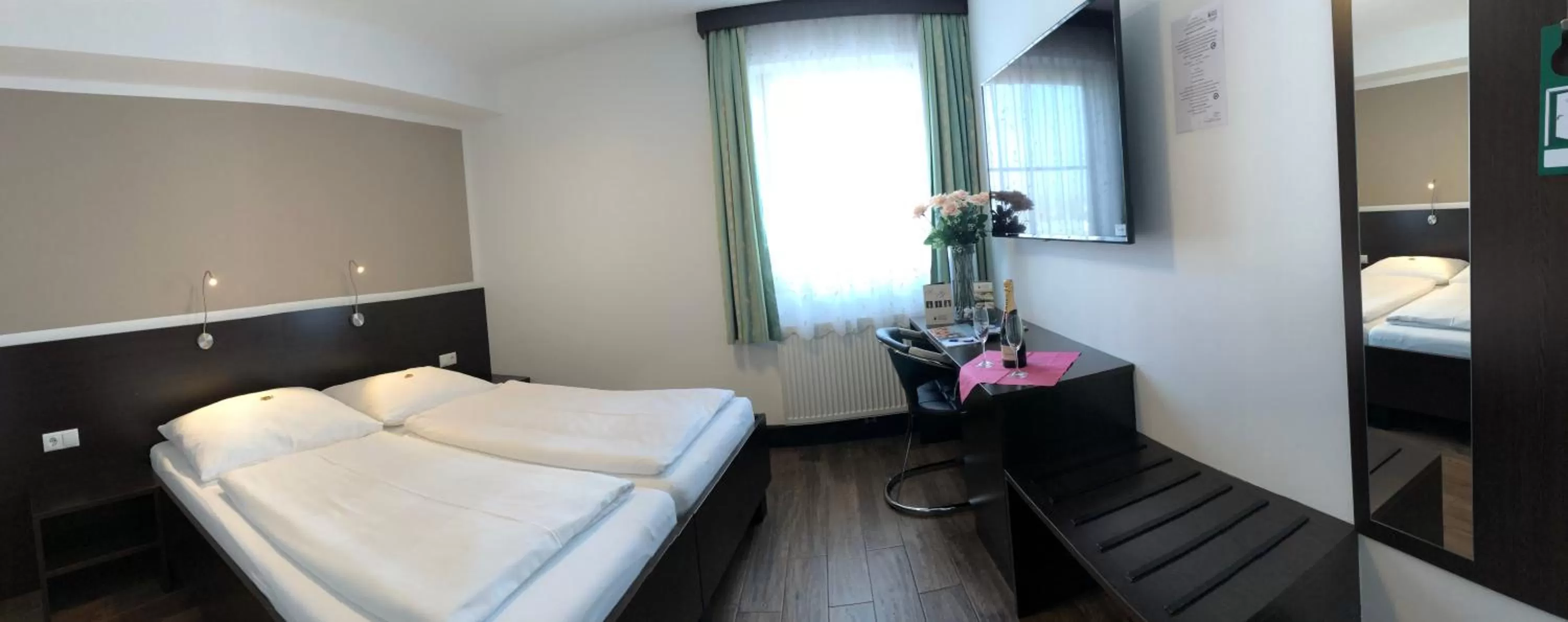 TV and multimedia, Bed in Hotel König