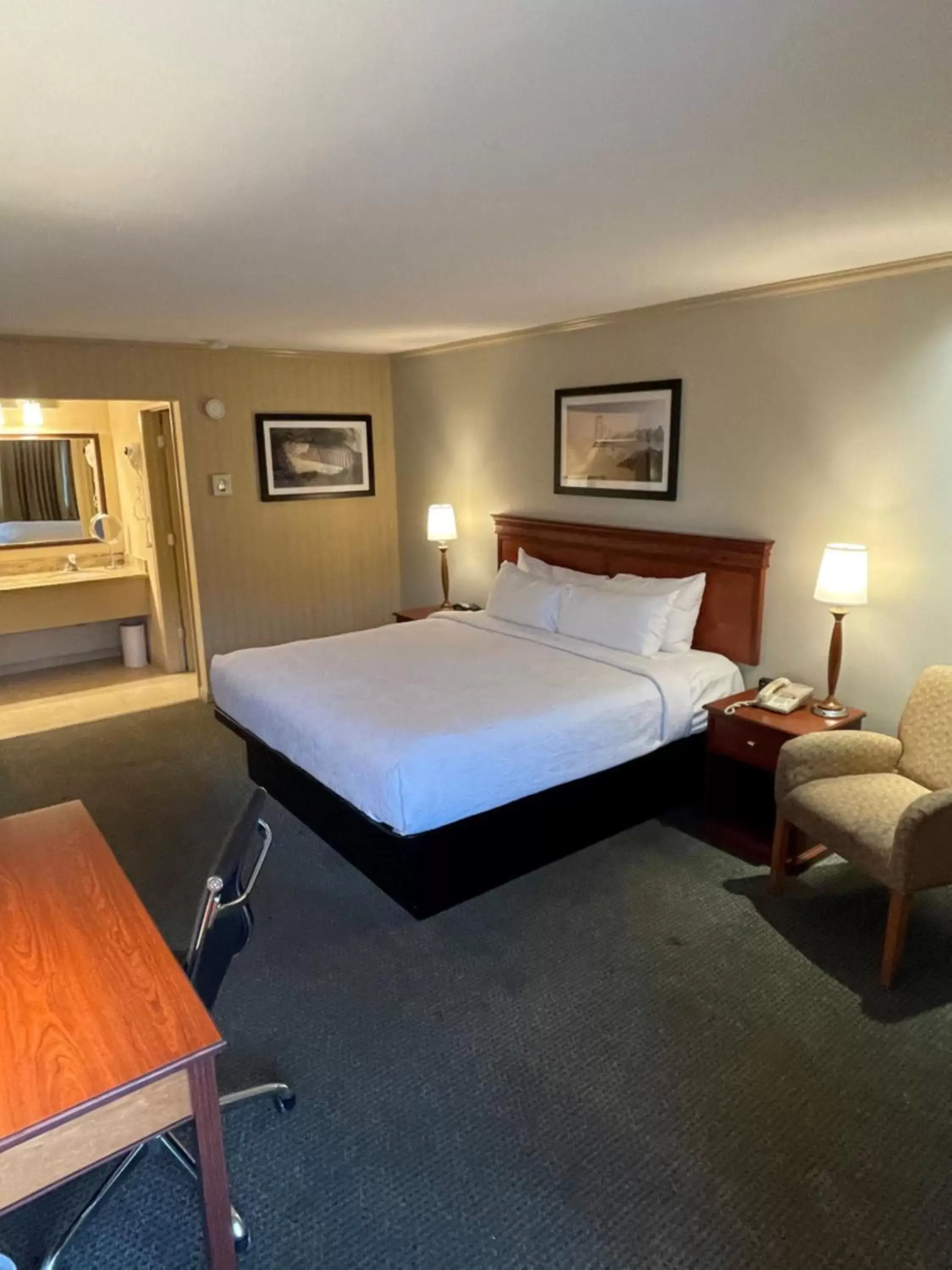 Bedroom, Bed in SureStay Plus Hotel by Best Western Mountain View