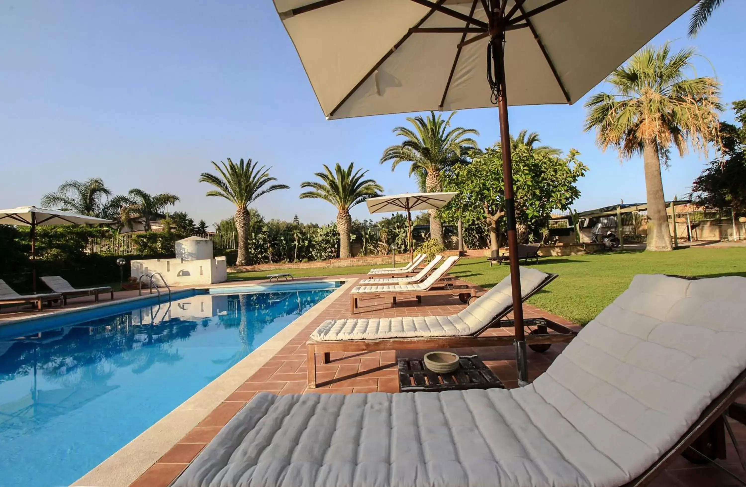 Solarium, Swimming Pool in Villa Carlotta Resort