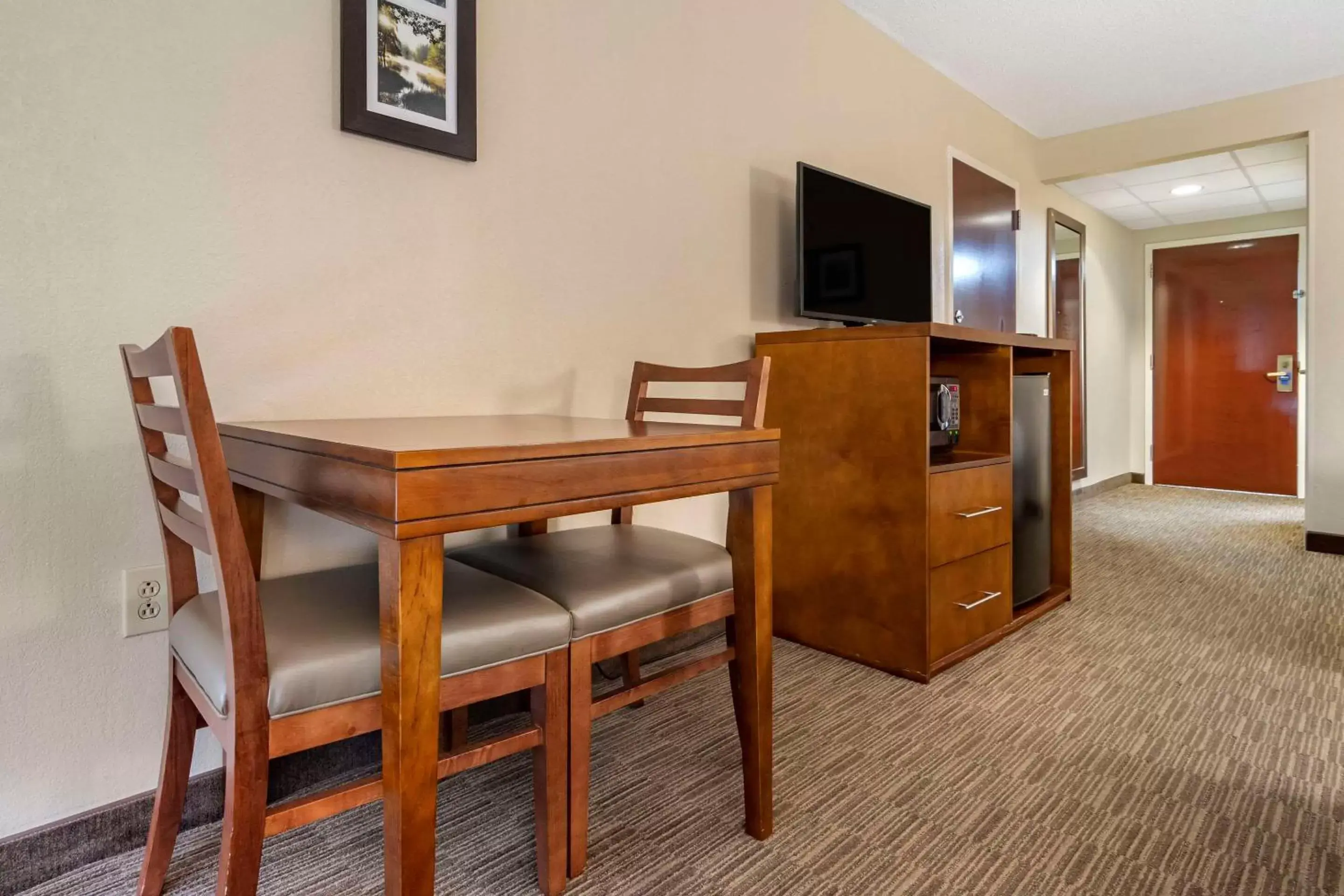 Bedroom, TV/Entertainment Center in Comfort Inn & Suites Oxford South