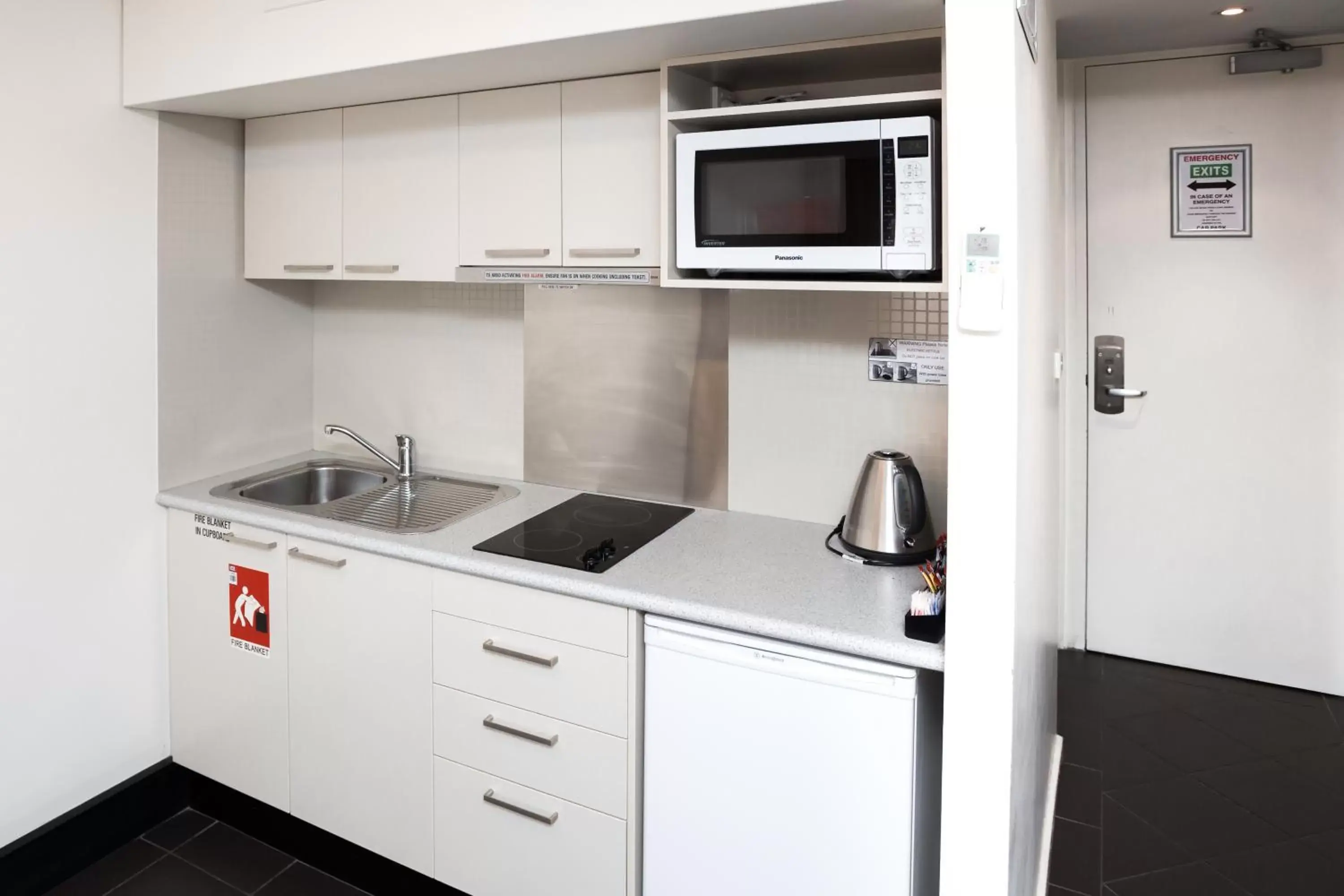 Kitchen or kitchenette, Kitchen/Kitchenette in St Ives Apartments