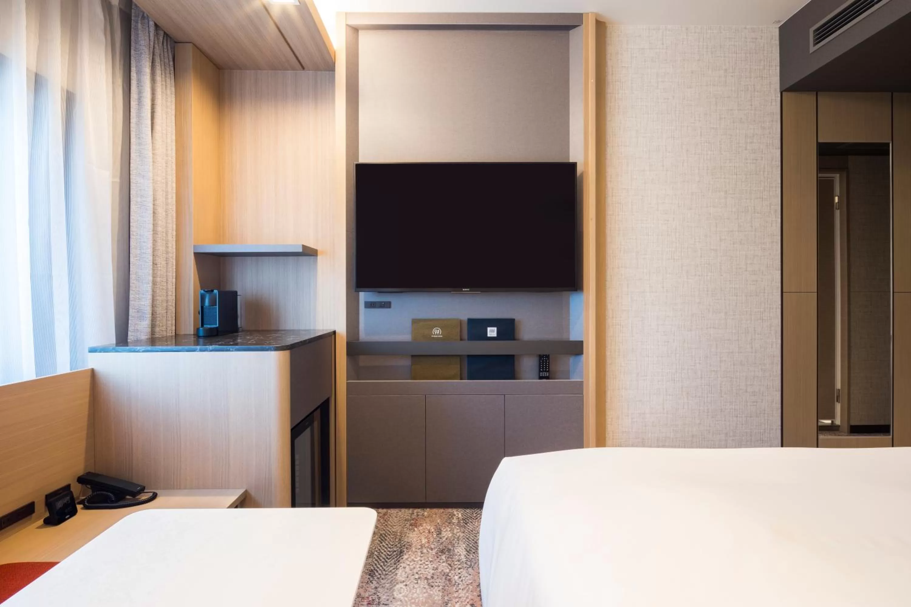 Toilet, Bed in Hotel Metropolitan Edmont Tokyo