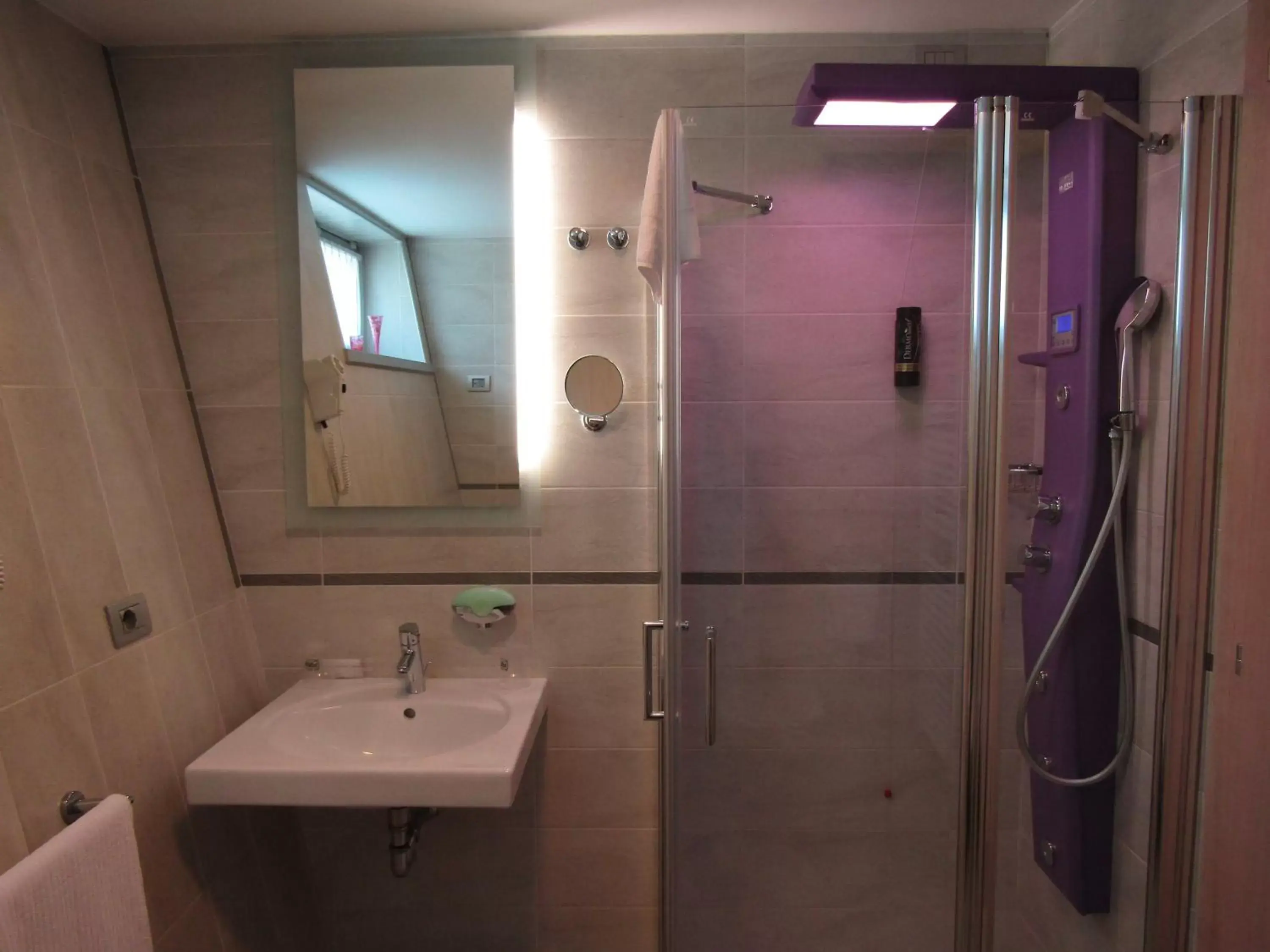 Shower, Bathroom in Al Marinaio Hotel Garni