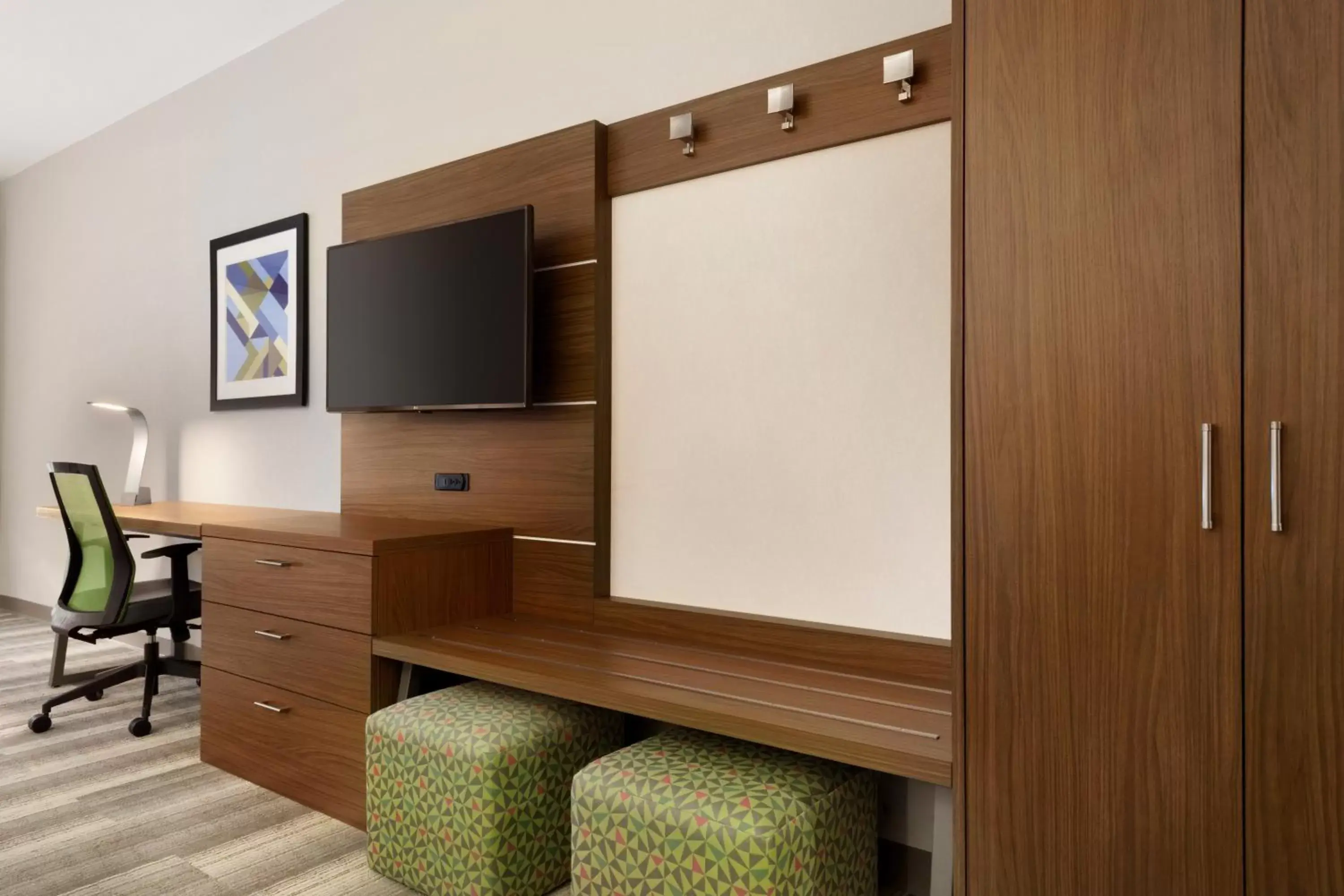 Photo of the whole room, TV/Entertainment Center in Holiday Inn Express & Suites - Cincinnati South - Wilder, an IHG Hotel