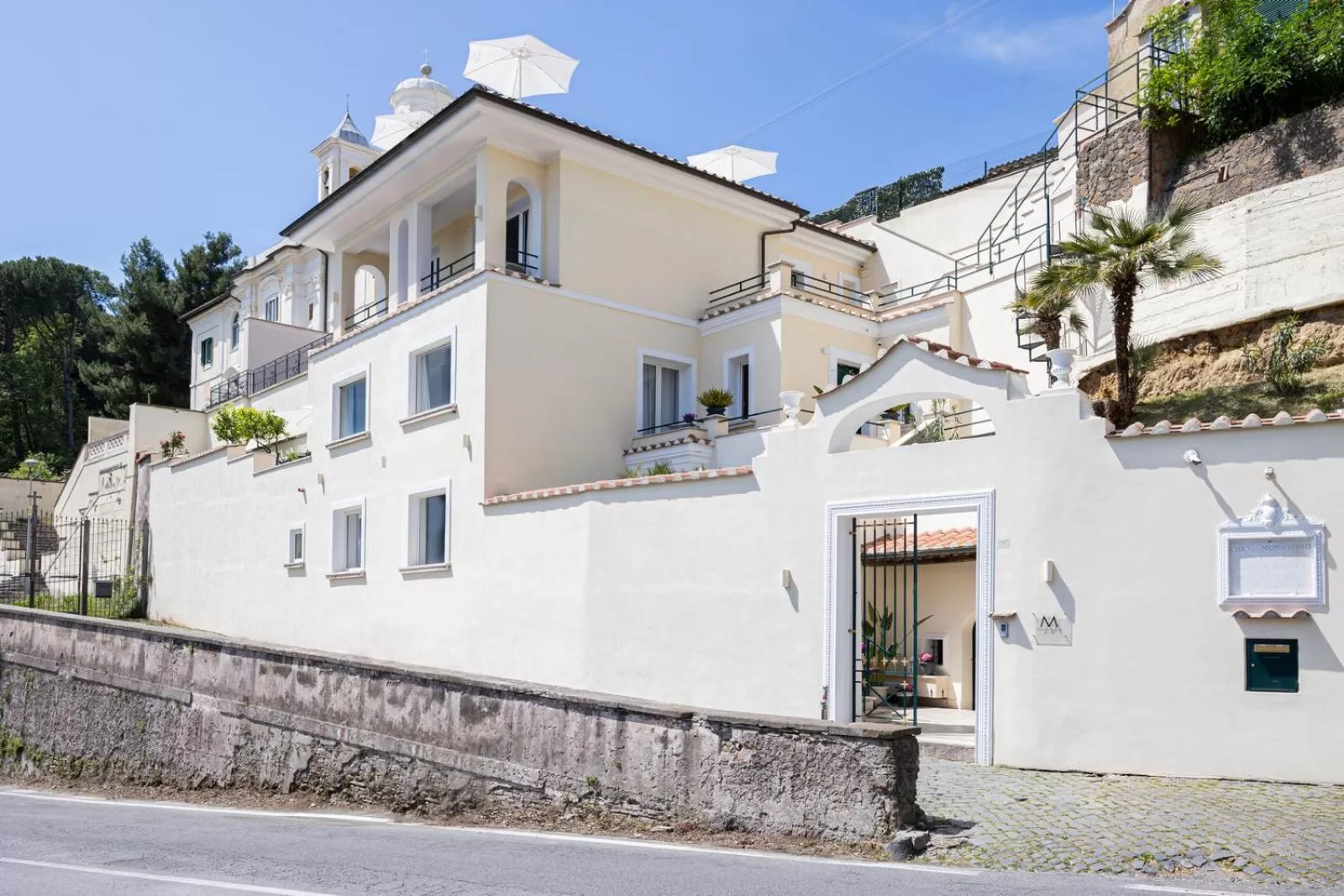 Property building in Monastero dei Santi