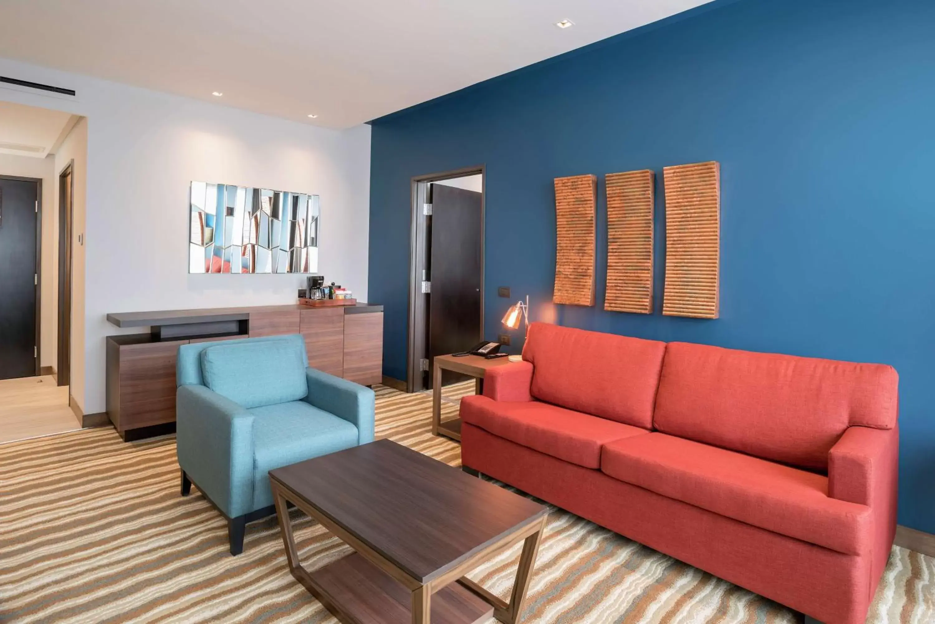 Living room, Seating Area in Hilton Garden Inn Chihuahua