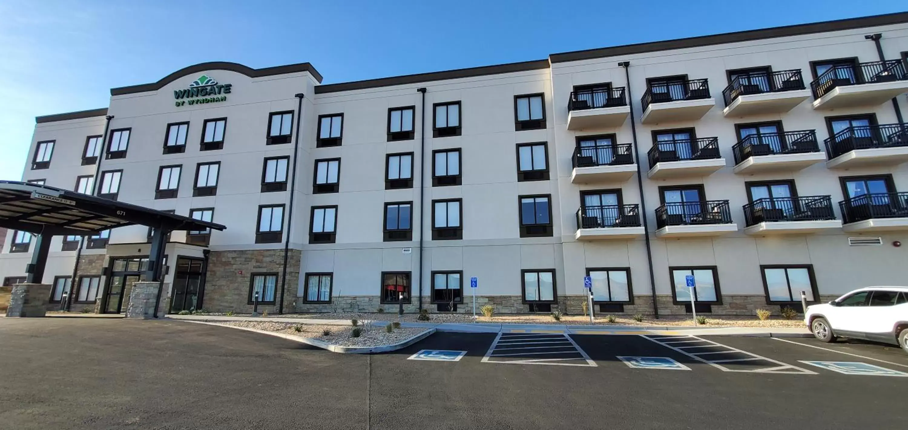 Property building in Wingate by Wyndham Page Lake Powell Property building in Wingate by Wyndham Page Lake Powell