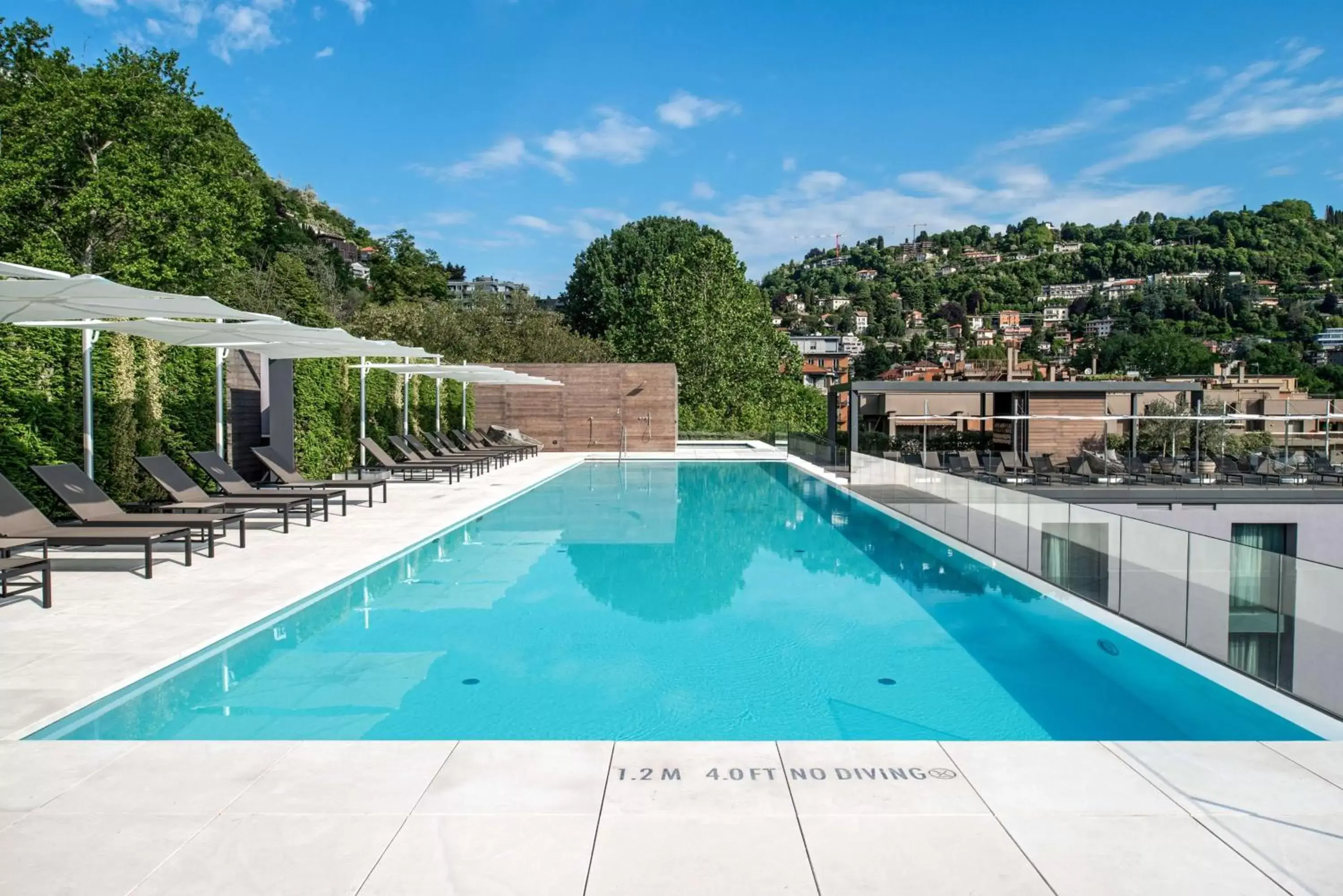 Property building, Swimming Pool in Hilton Lake Como