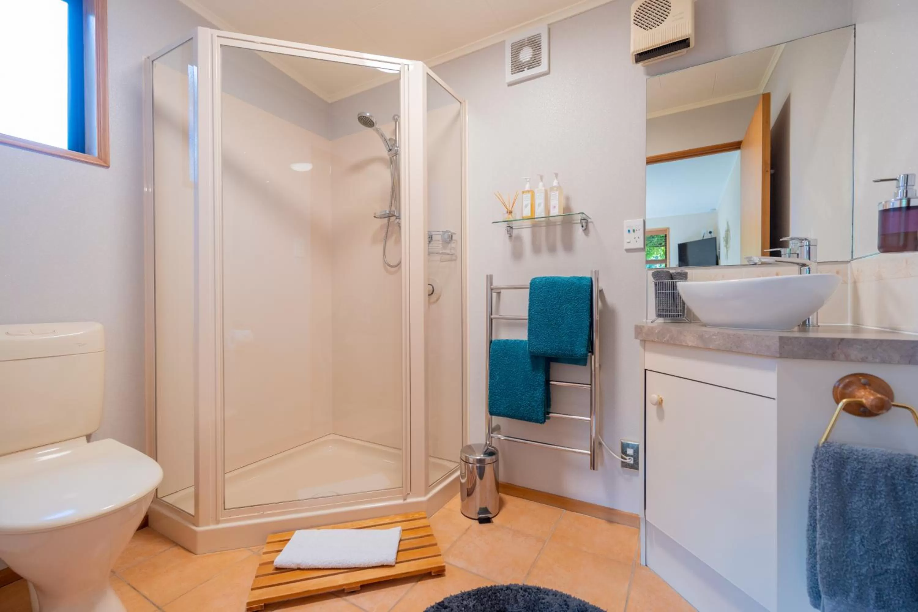 Bathroom in Alpine Rock B&B