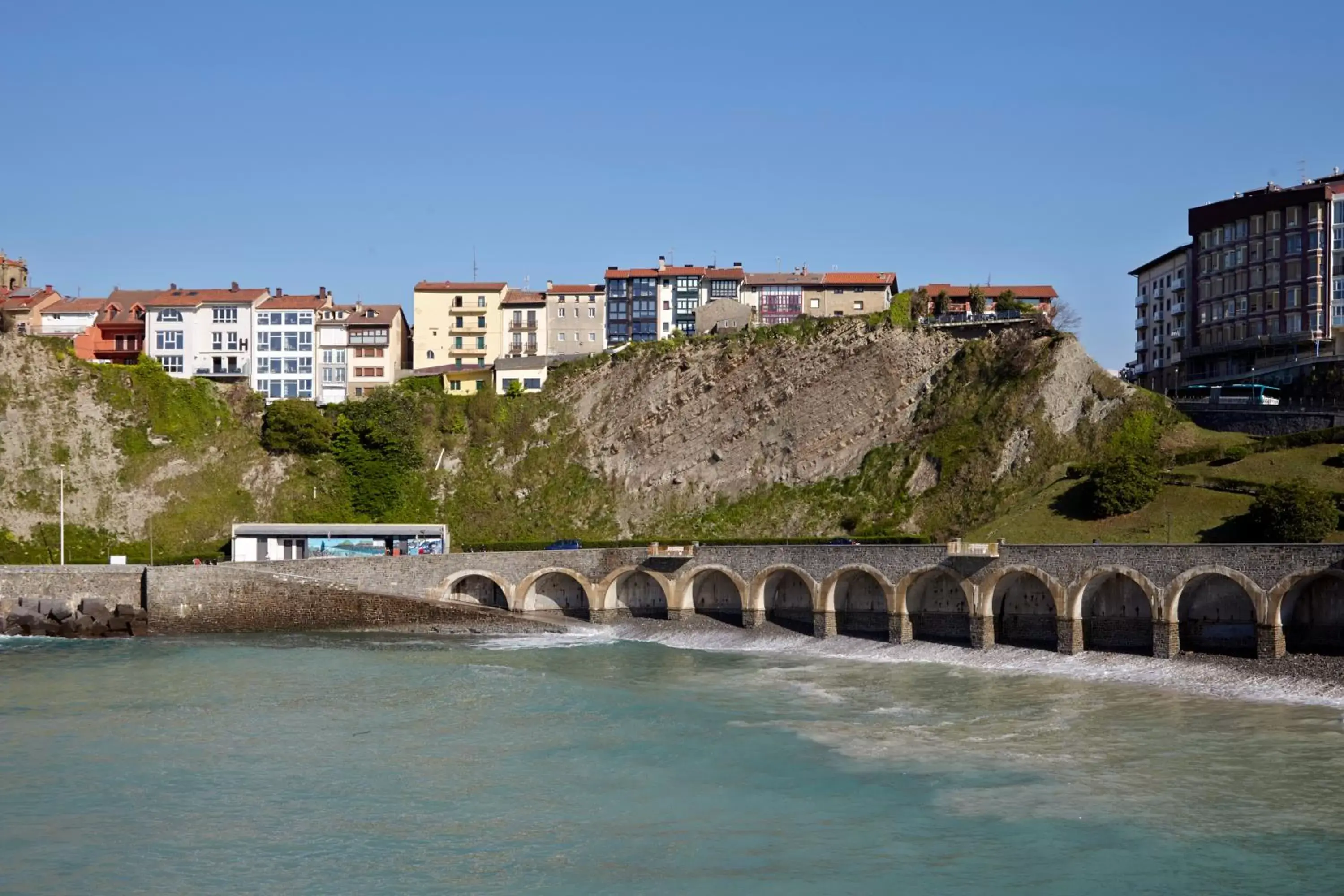 Beach in Saiaz Getaria Hotela