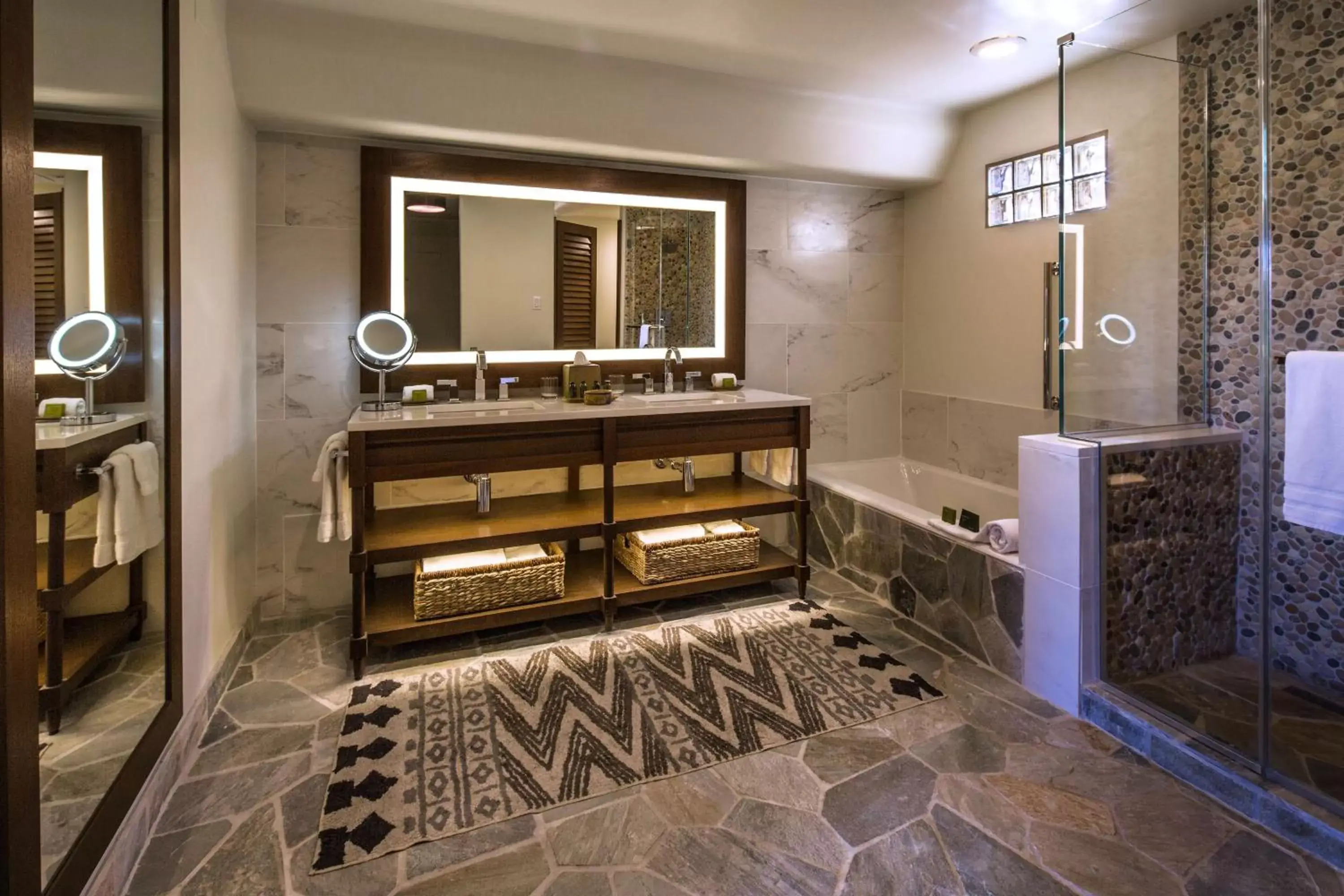 Bathroom, Kitchen/Kitchenette in Boulders Resort & Spa Scottsdale, Curio Collection by Hilton