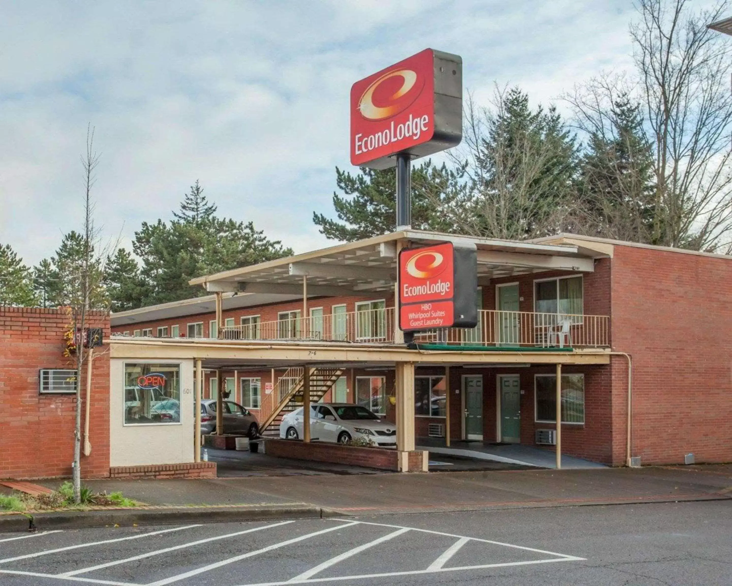 Property Building in Econo Lodge Vancouver