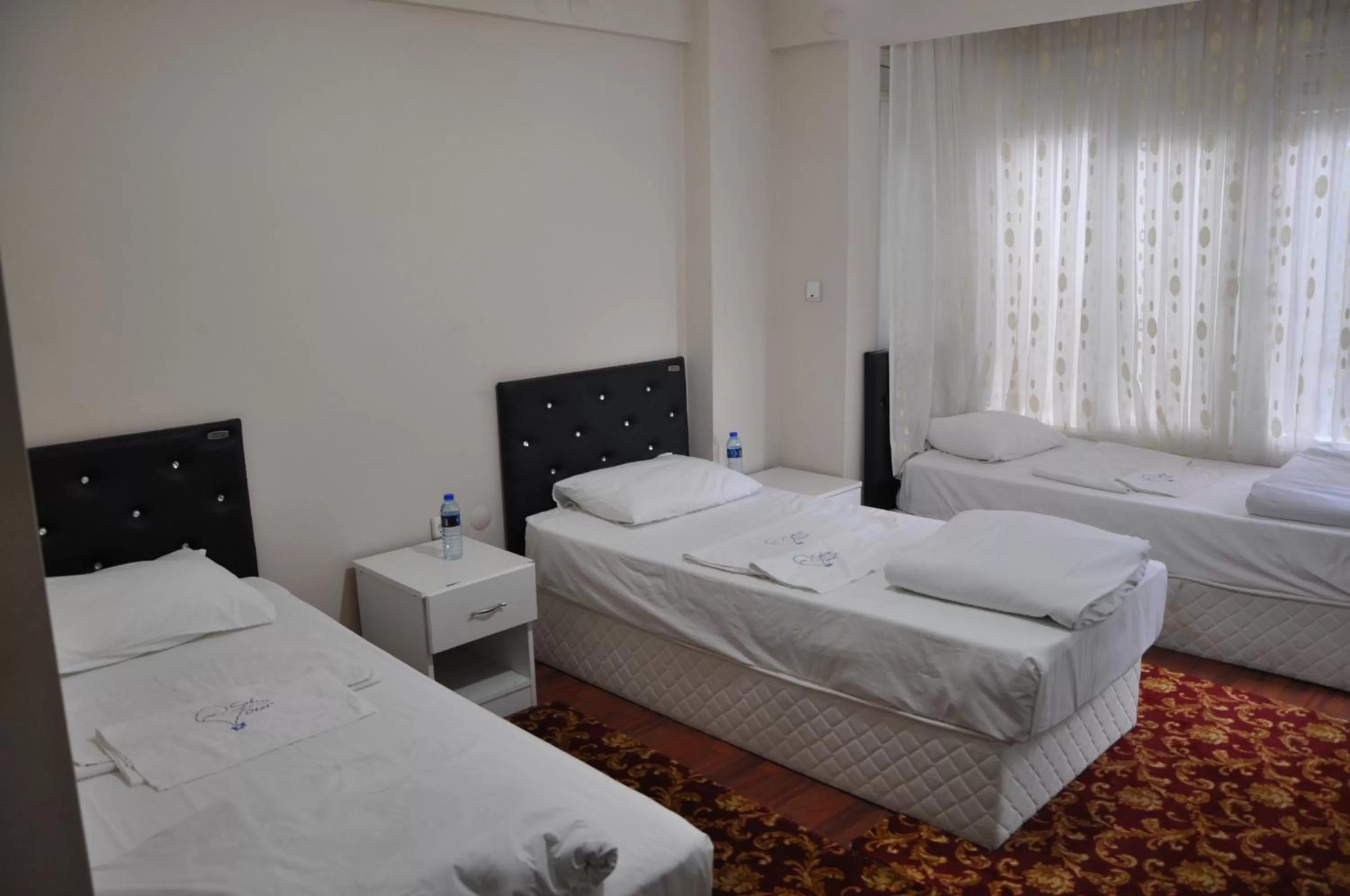 Photo of the whole room, Bed in Sakran Hotel