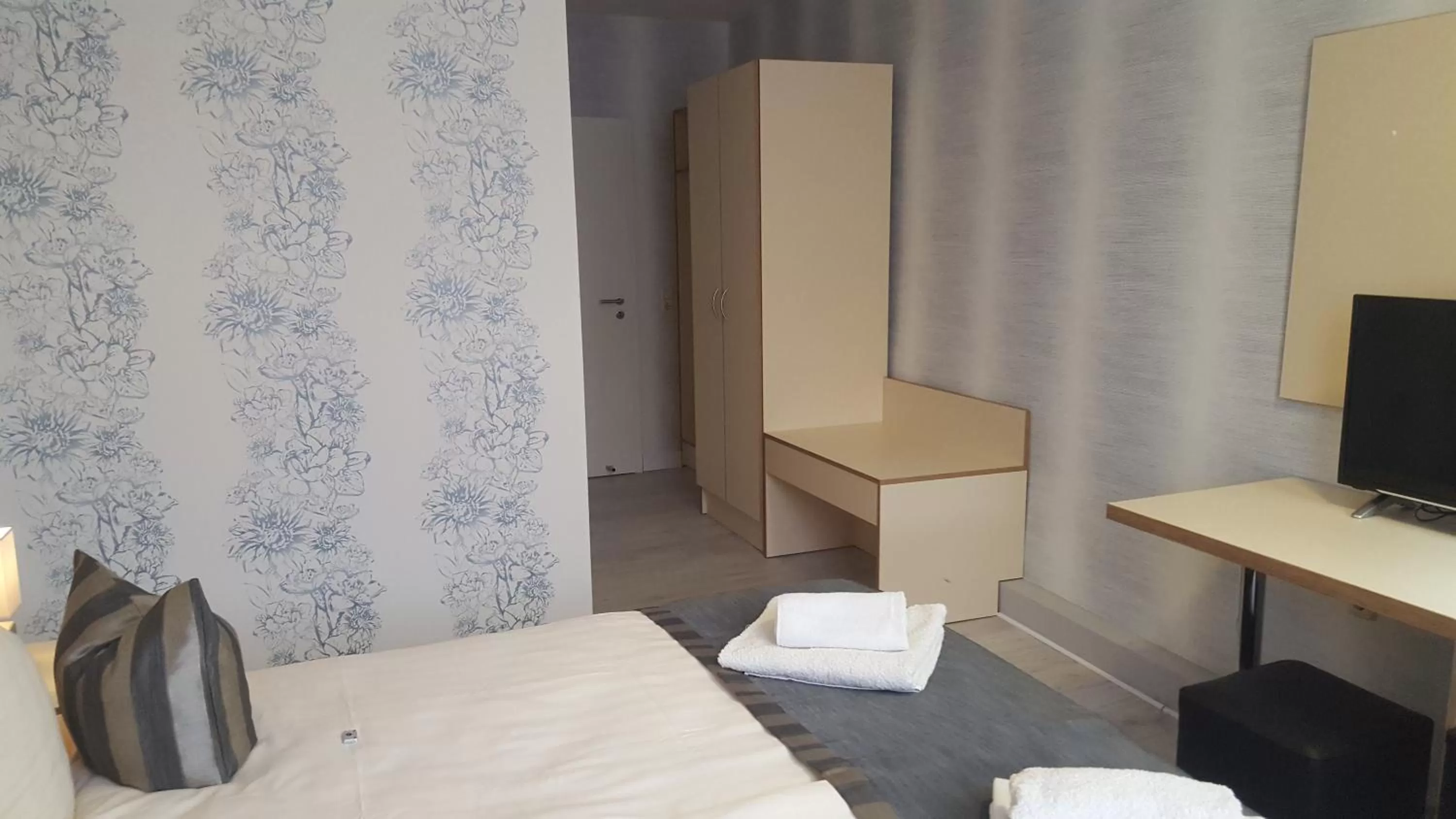 Photo of the whole room, Bed in Novel Hotel