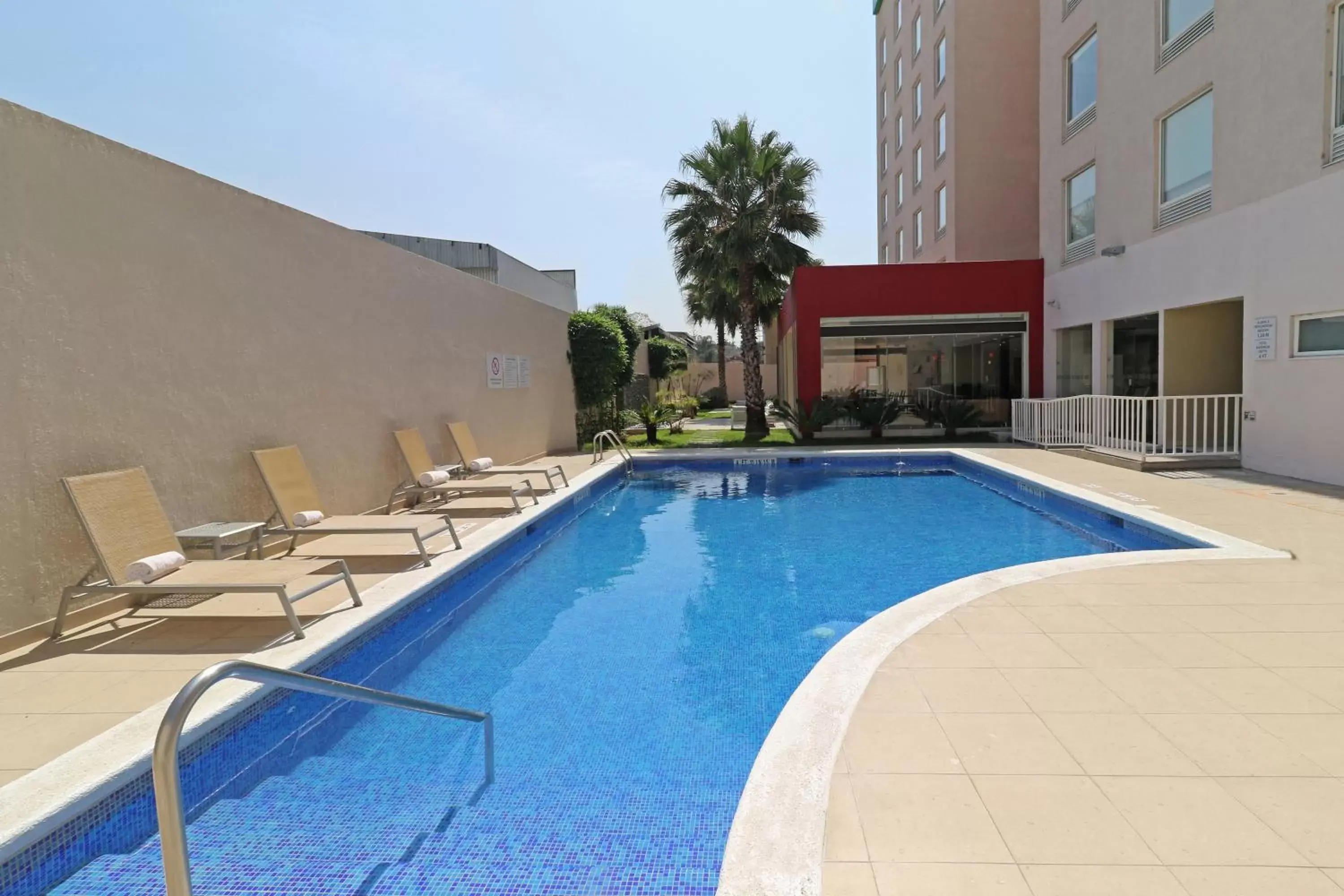 Swimming Pool in Holiday Inn Express Guadalajara Aeropuerto, an IHG Hotel