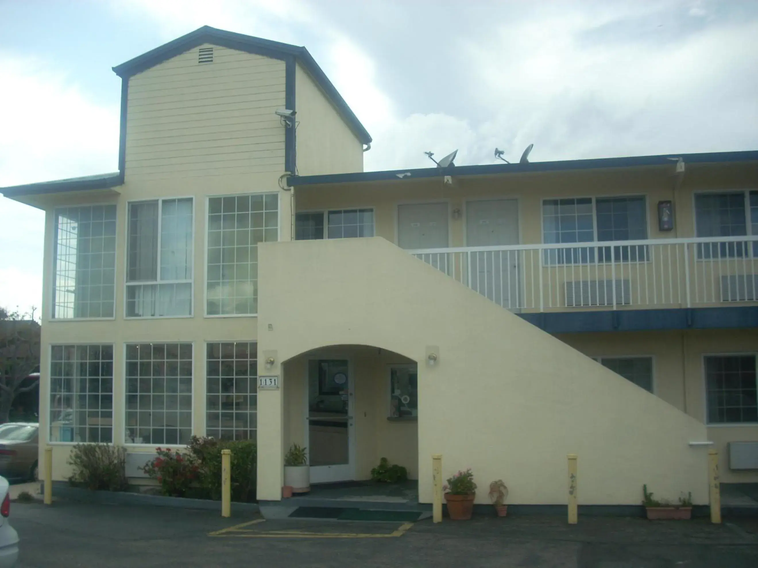 Property Building in Economy Inn Seaside