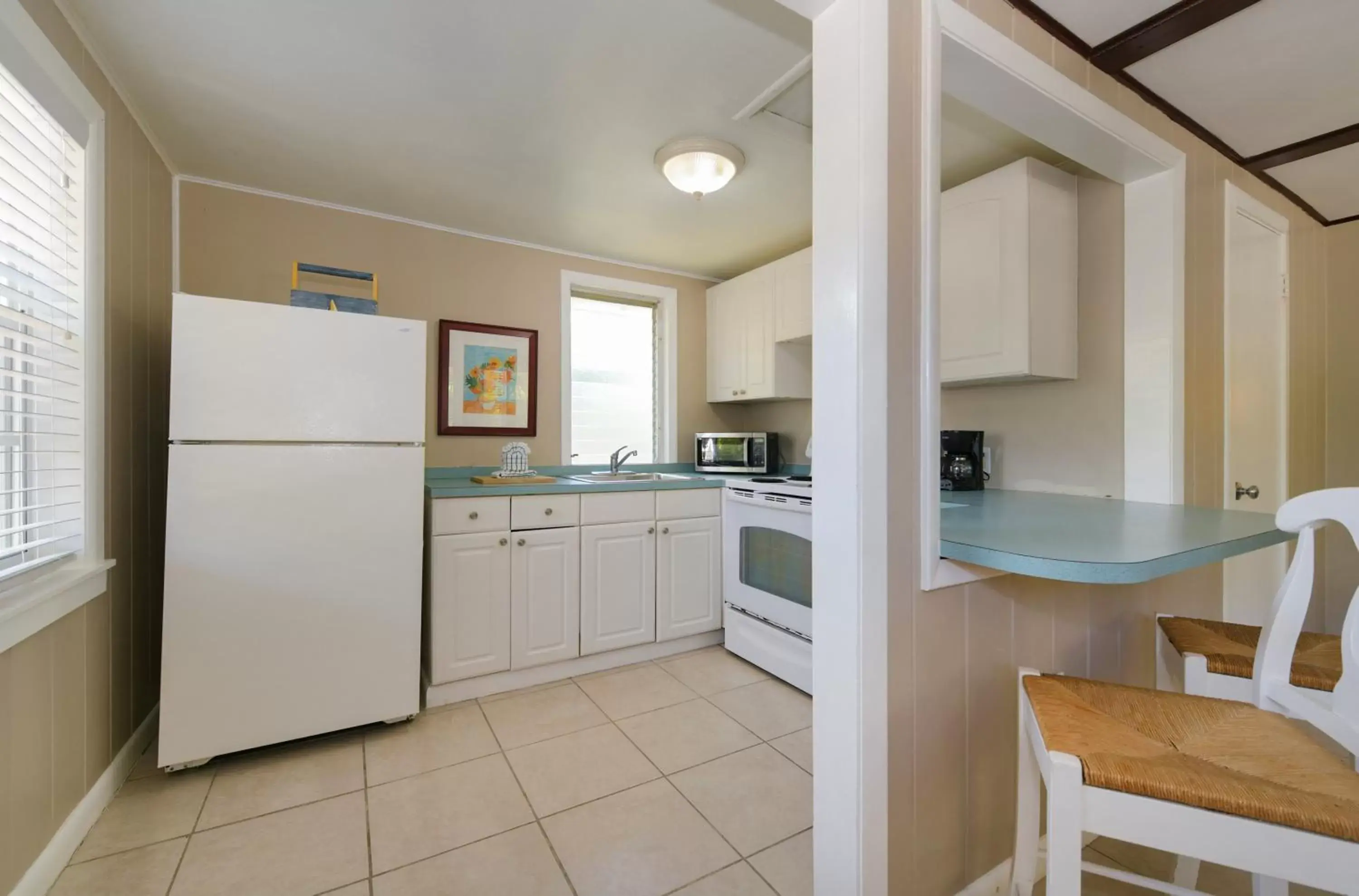 Kitchen or kitchenette, Kitchen/Kitchenette in Pines & Palms Resort