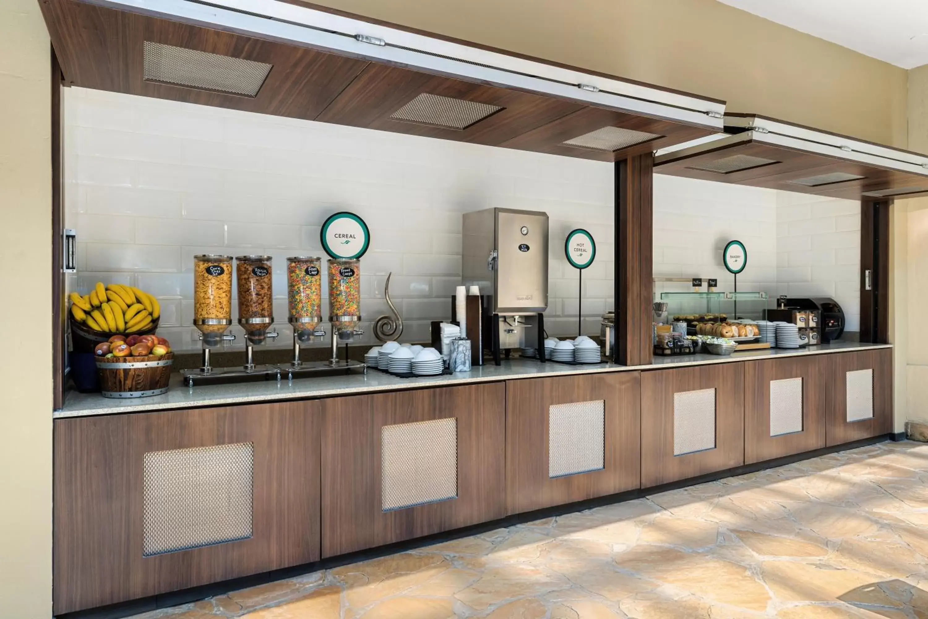 Breakfast in Embassy Suites by Hilton Los Angeles International Airport South Breakfast in Embassy Suites by Hilton Los Angeles International Airport South