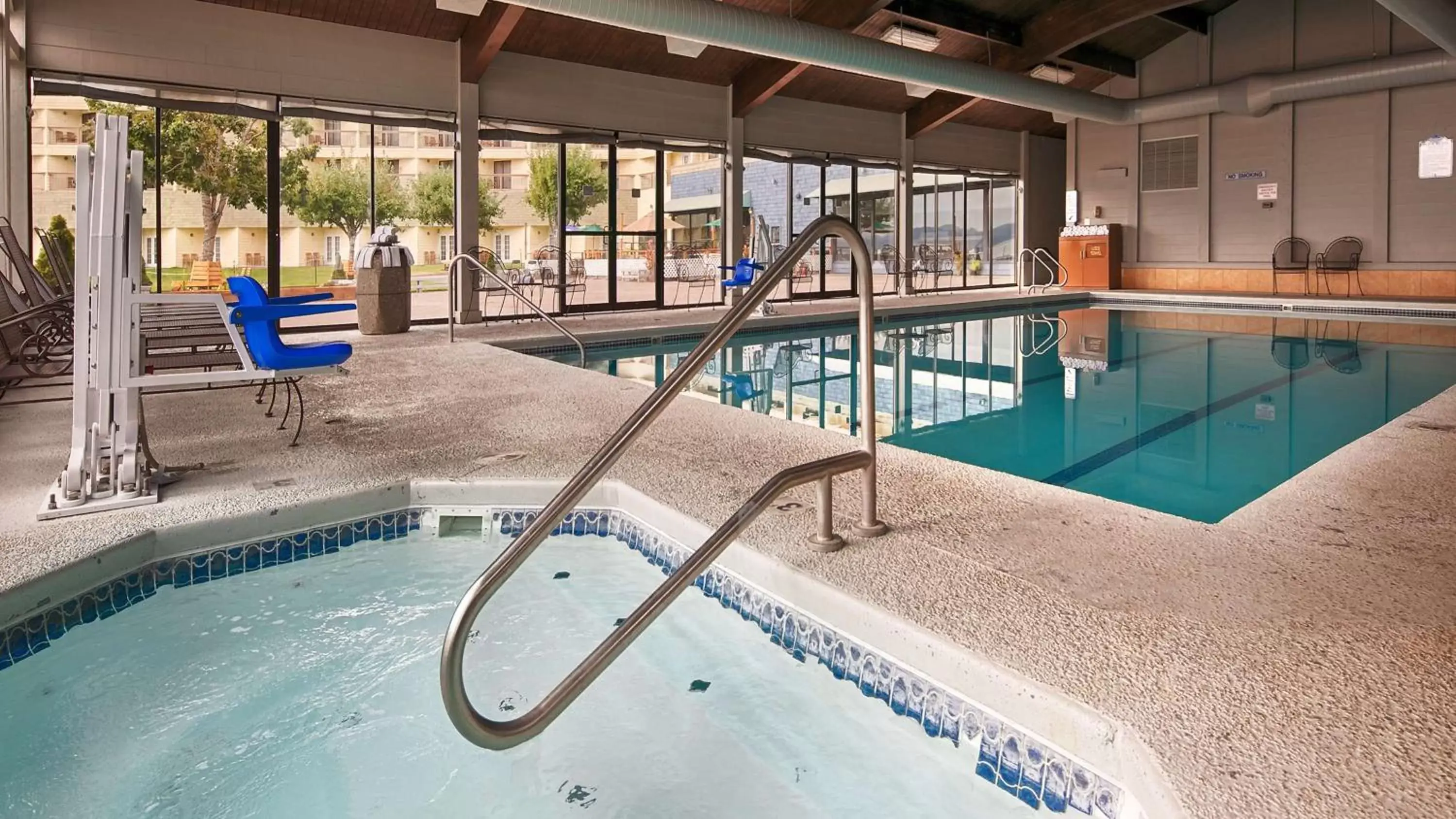 On site, Swimming Pool in Best Western Plus Silverdale Beach Hotel