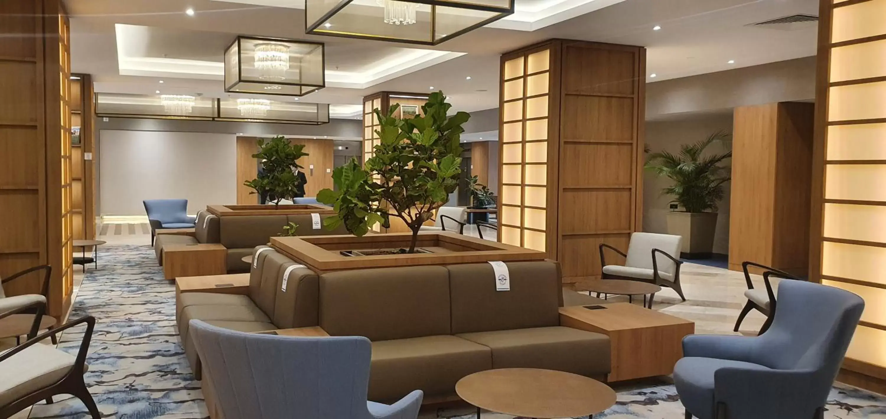 Lobby or reception, Lounge/Bar in Hotel Intercontinental Cali, an IHG Hotel