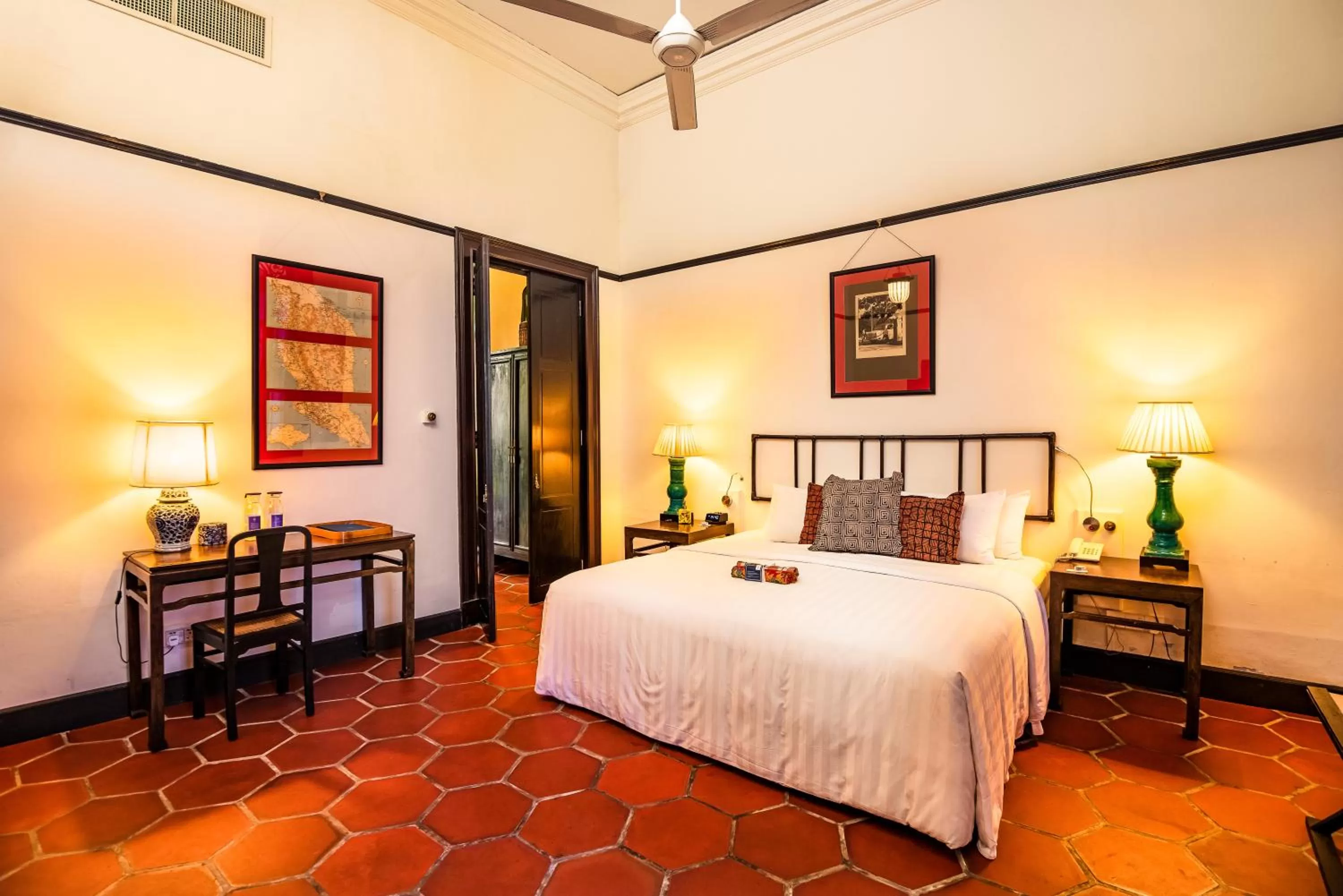 Photo of the whole room, Bed in Cheong Fatt Tze - The Blue Mansion