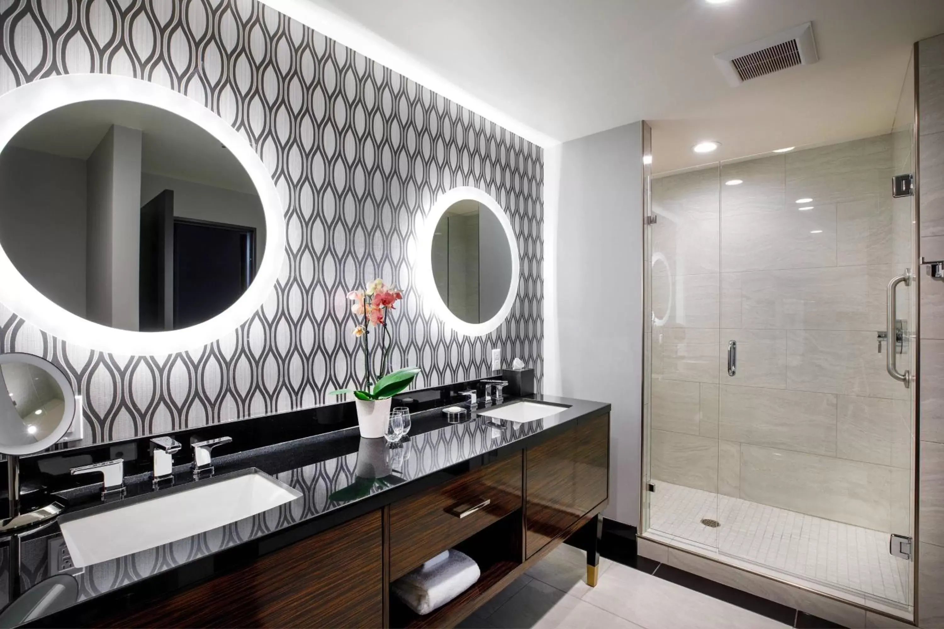 Bathroom in Hotel Metro, Autograph Collection