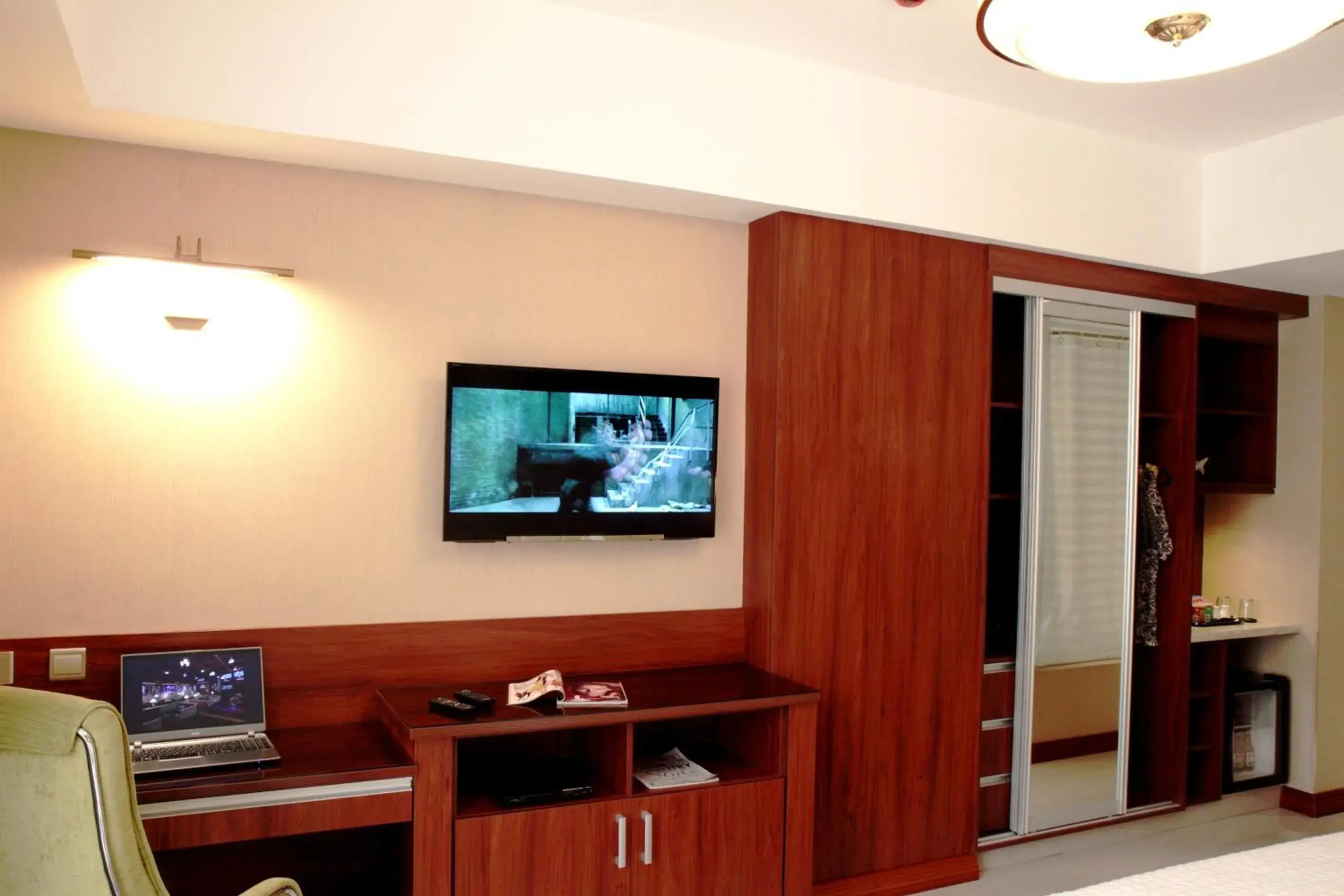 TV and multimedia, TV/Entertainment Center in Central Park Tower Resort