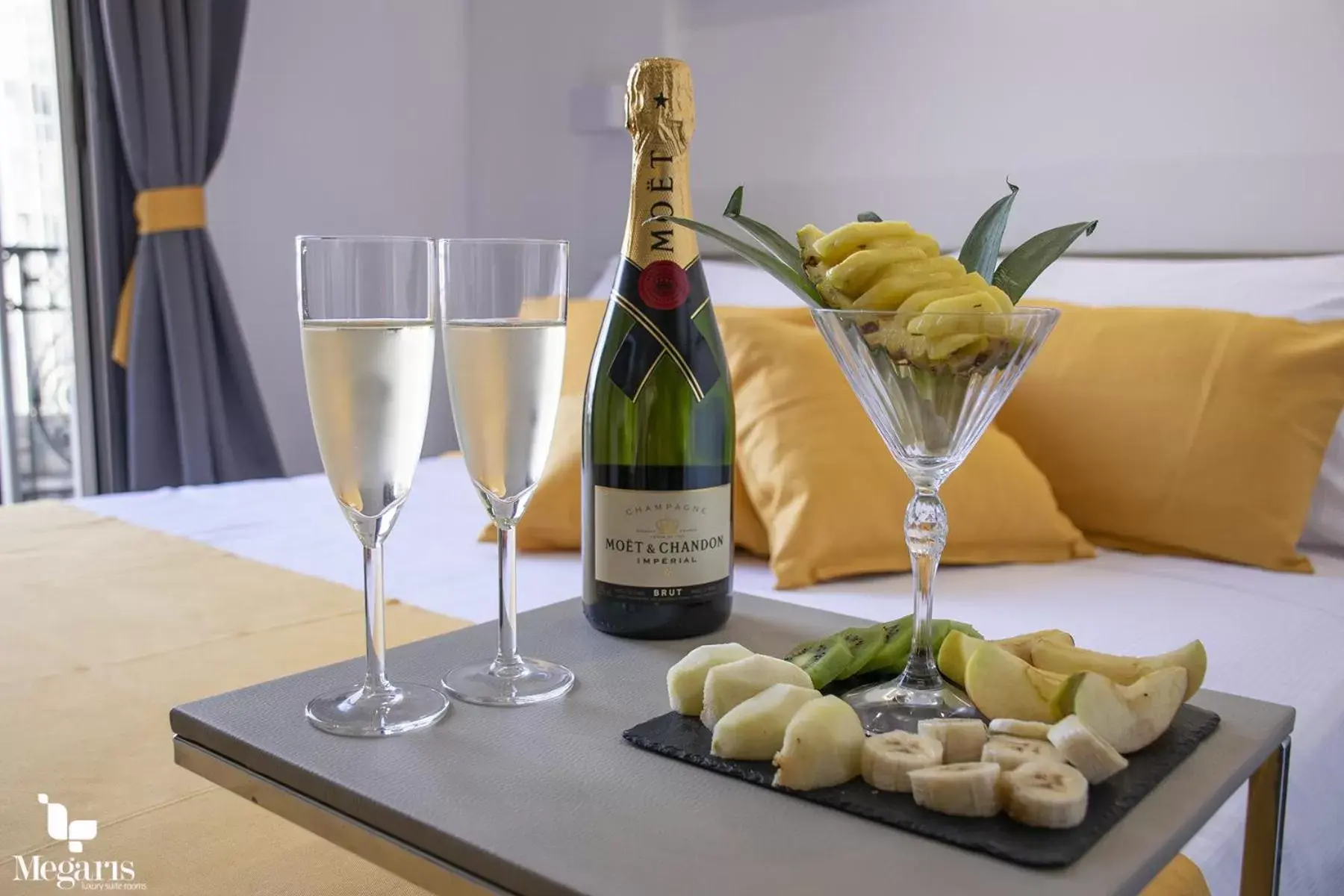 Food and drinks, Drinks in Megaris Luxury Suite Rooms