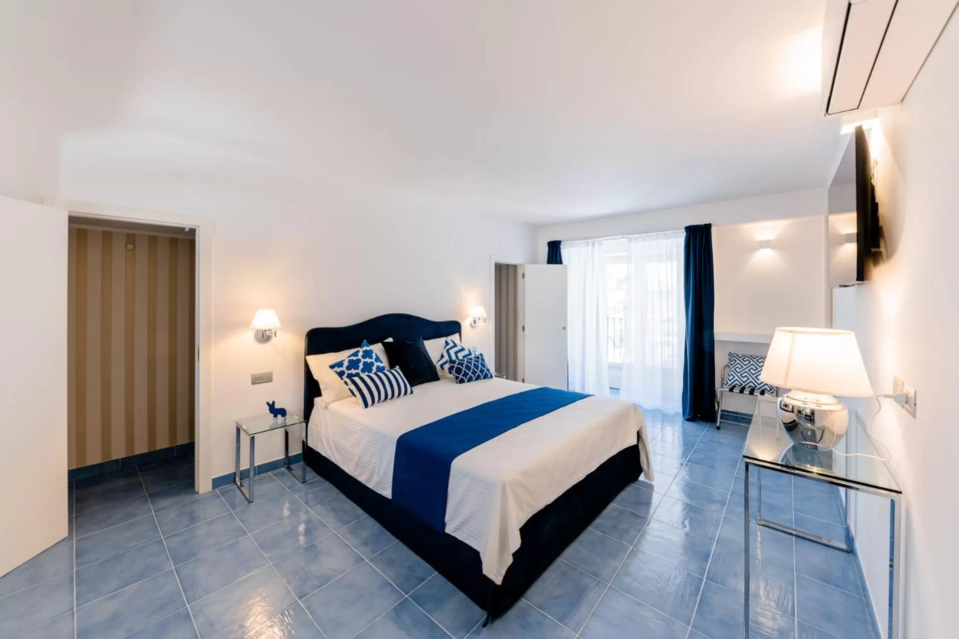 Photo of the whole room, Bed in BeB Palazzo Mancini